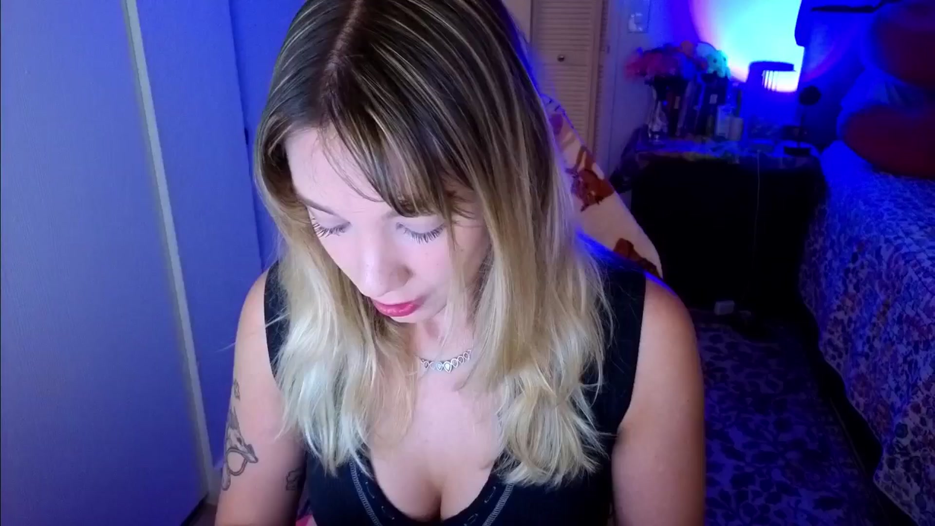 Gallery image thumbnail from VioletRay's myfreecams stream on, 04/17/2026, 03:40 image 8 of 20