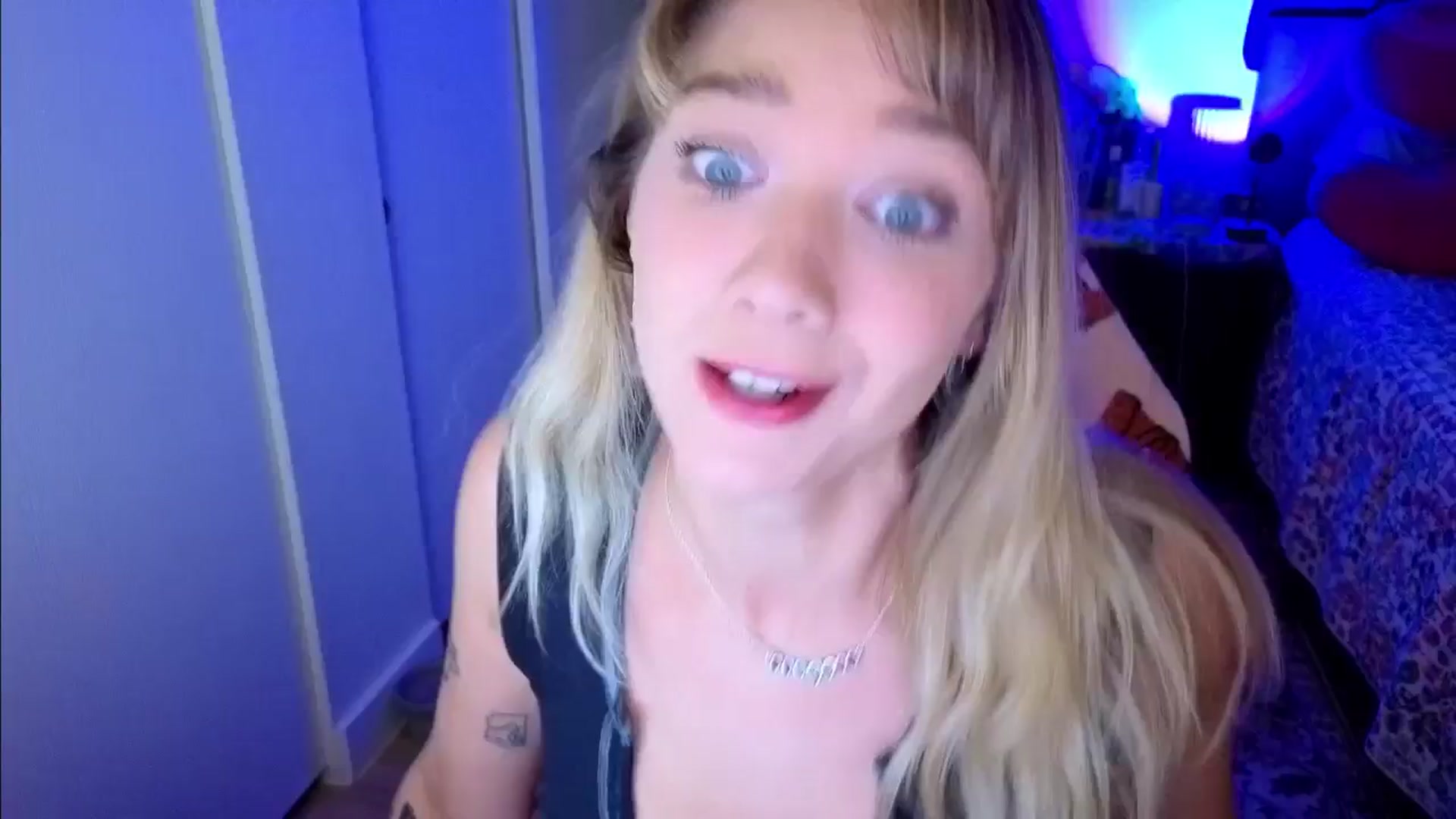Gallery image thumbnail from VioletRay's myfreecams stream on, 04/17/2026, 03:40 image 4 of 20