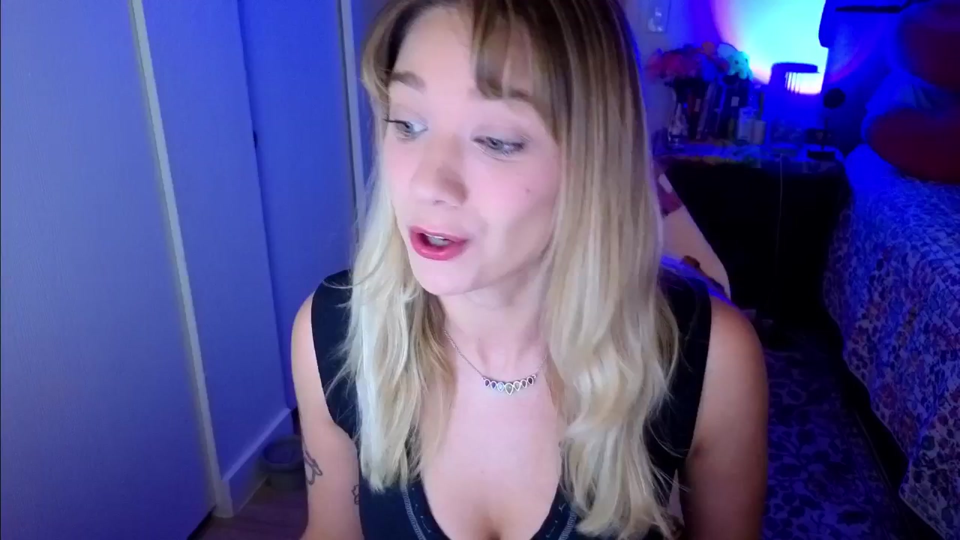 Gallery image thumbnail from VioletRay's myfreecams stream on, 04/17/2026, 03:40 image 5 of 20