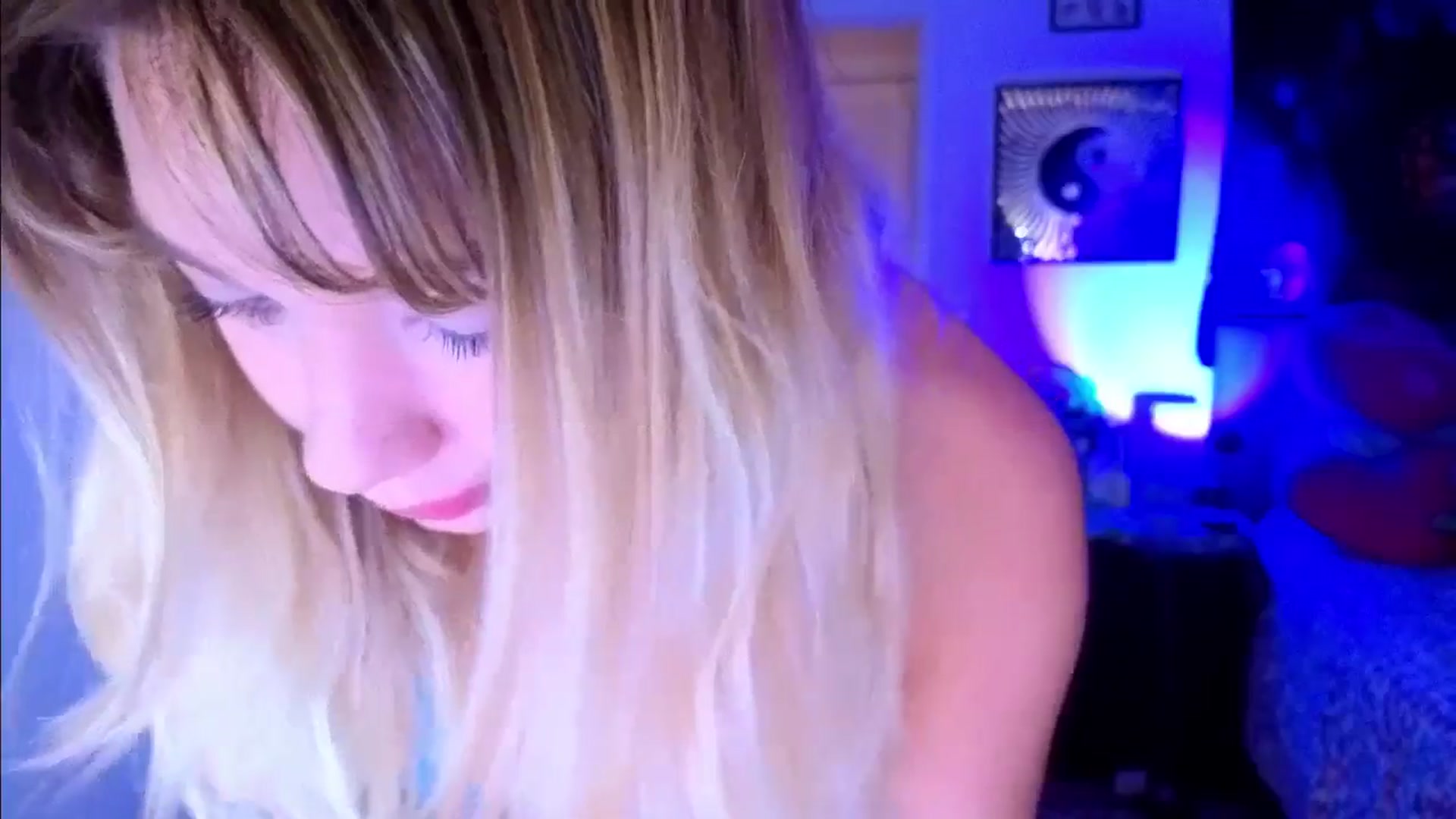 Gallery image thumbnail from VioletRay's myfreecams stream on, 04/17/2026, 04:44 image 13 of 20