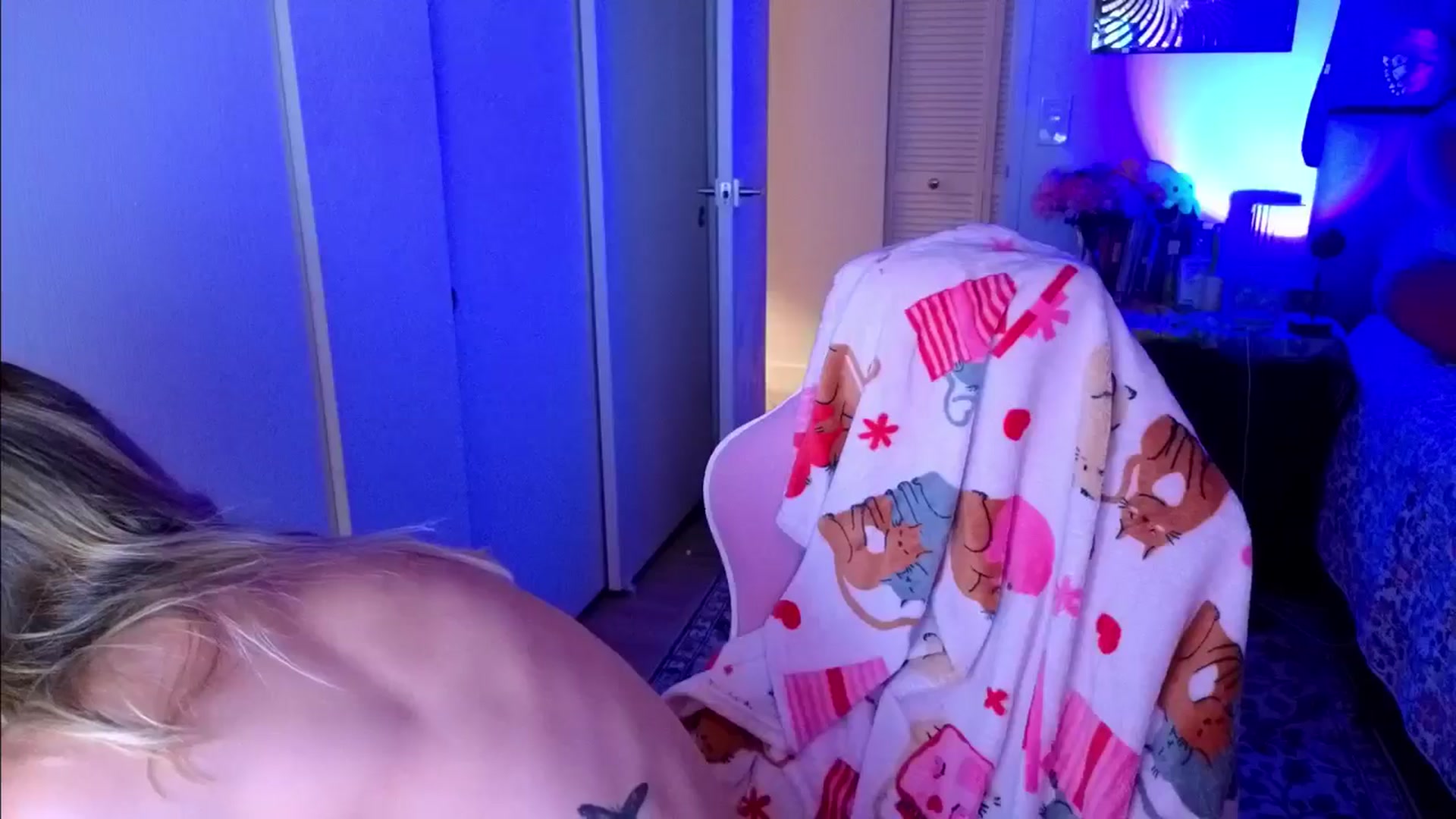Gallery image thumbnail from VioletRay's myfreecams stream on, 04/17/2026, 04:44 image 5 of 20