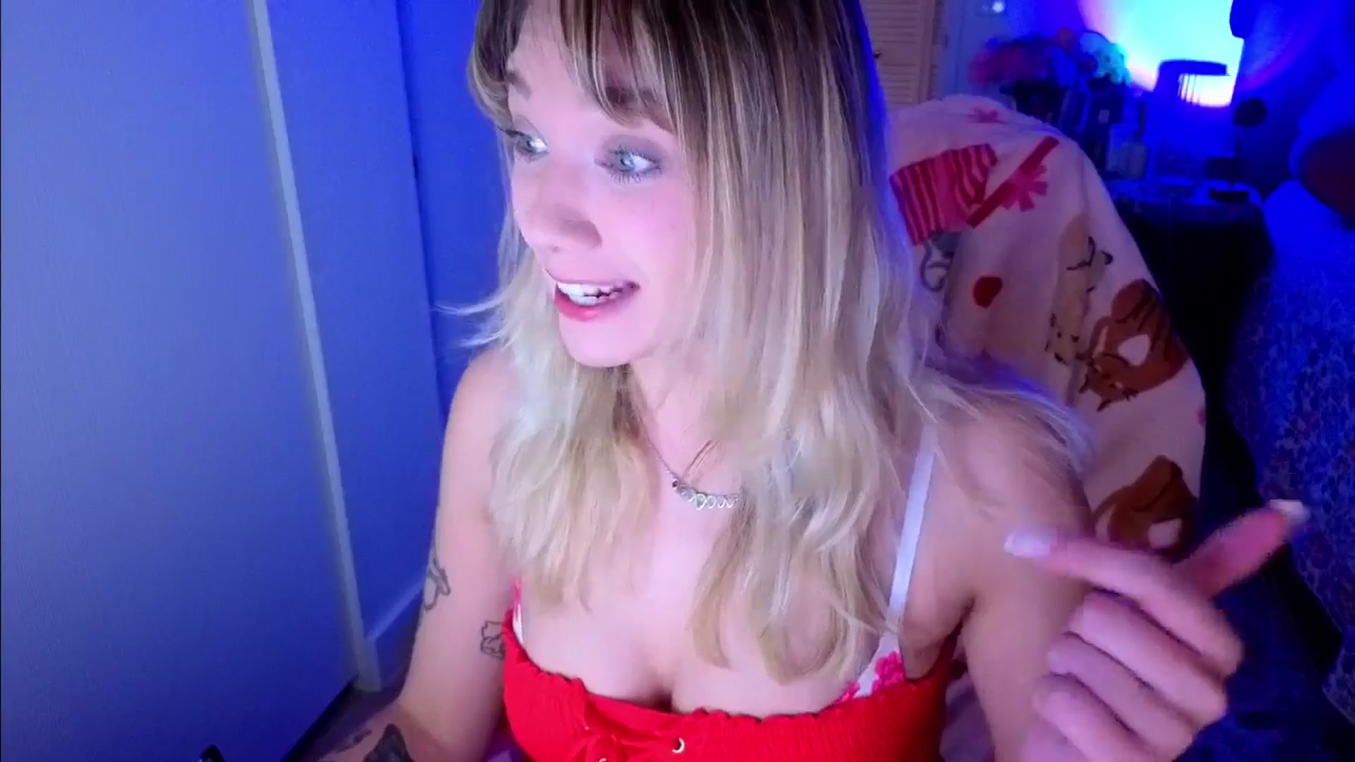 Gallery image thumbnail from VioletRay's myfreecams stream on, 04/17/2026, 04:44 image 3 of 20