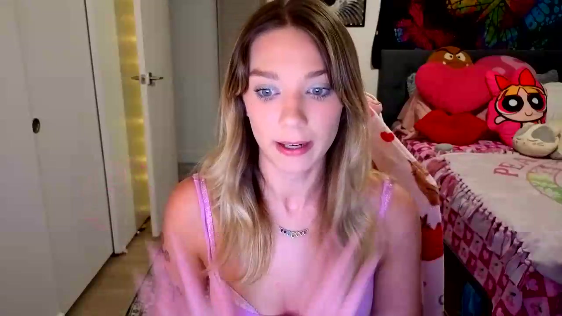 Gallery image thumbnail from VioletRay's myfreecams stream on, 07/01/2026, 05:32 image 13 of 20