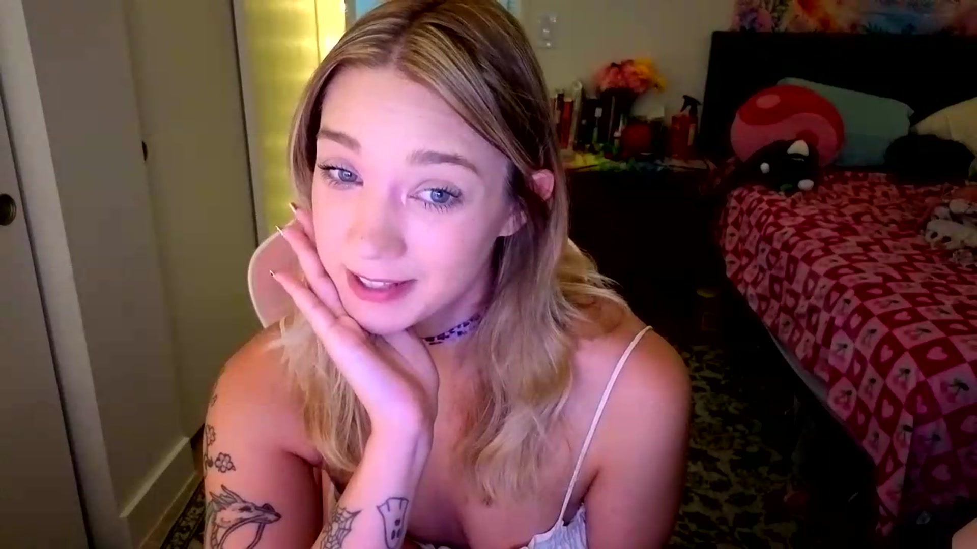 Gallery image thumbnail from VioletRay's myfreecams stream on, 08/17/2026, 21:36 image 16 of 20