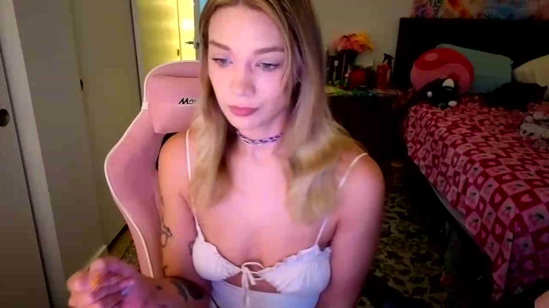 Gallery image thumbnail from VioletRay's myfreecams stream on, 08/17/2026, 21:36 image 8 of 20
