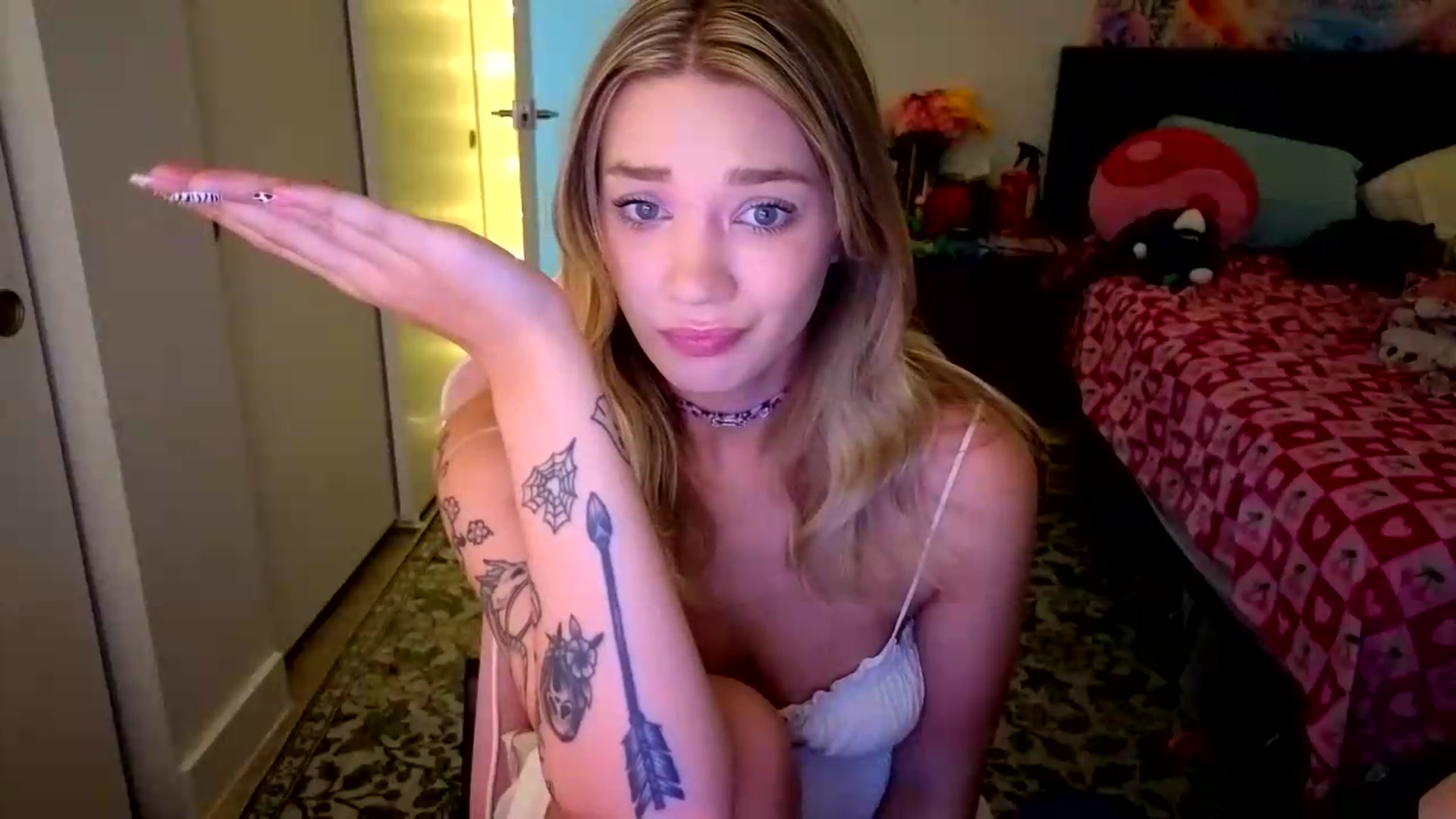 Gallery image thumbnail from VioletRay's myfreecams stream on, 08/17/2026, 21:36 image 7 of 20