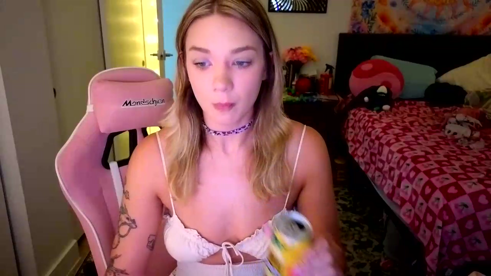 Gallery image thumbnail from VioletRay's myfreecams stream on, 08/17/2026, 21:36 image 17 of 20