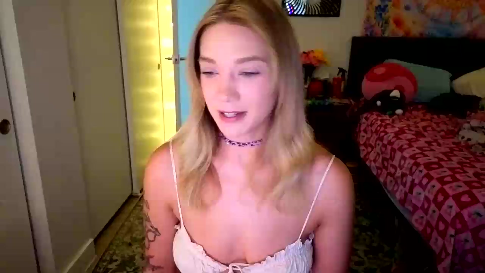 Gallery image thumbnail from VioletRay's myfreecams stream on, 08/17/2026, 21:36 image 3 of 20