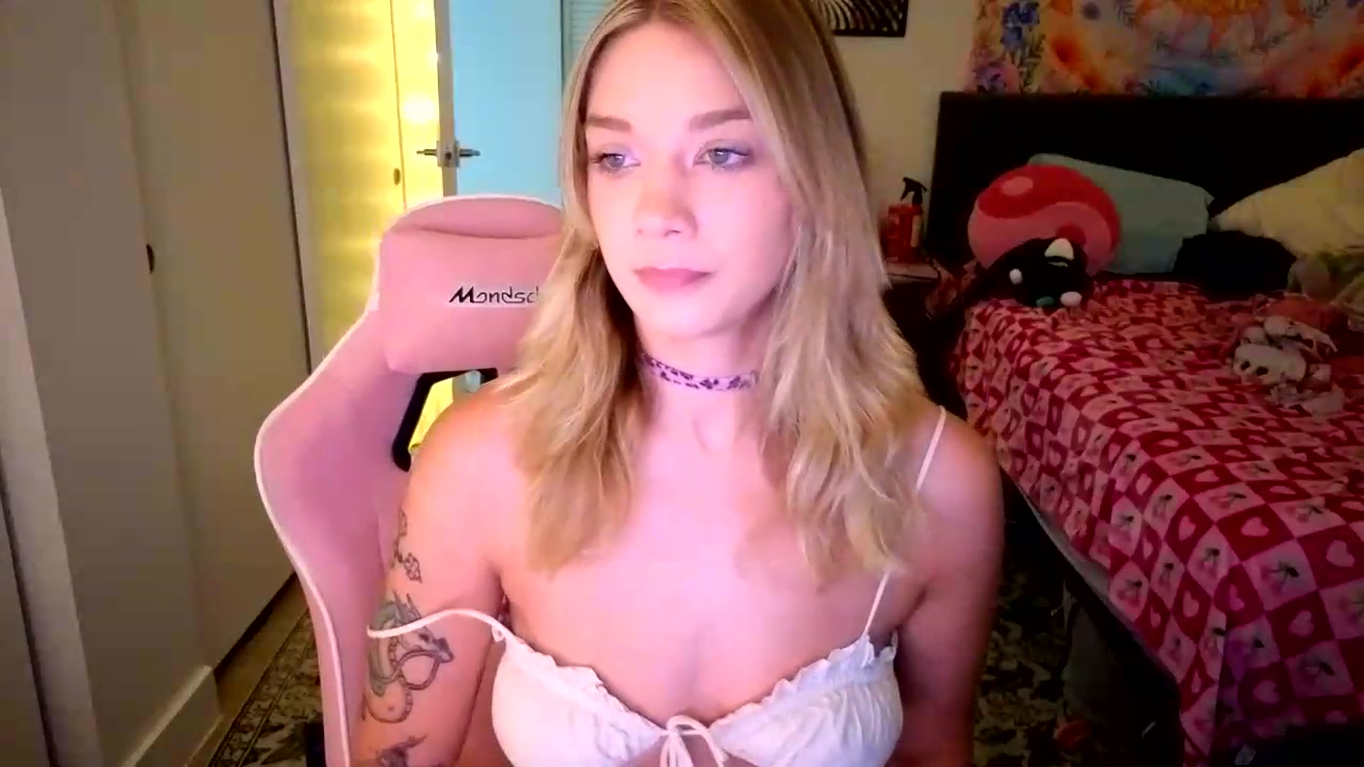 Gallery image thumbnail from VioletRay's myfreecams stream on, 08/17/2026, 21:36 image 19 of 20