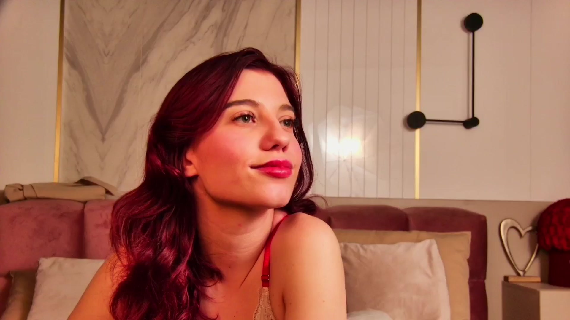 Gallery image thumbnail from VioletWonder_'s myfreecams stream on, 01/30/2025, 23:43 image 16 of 20