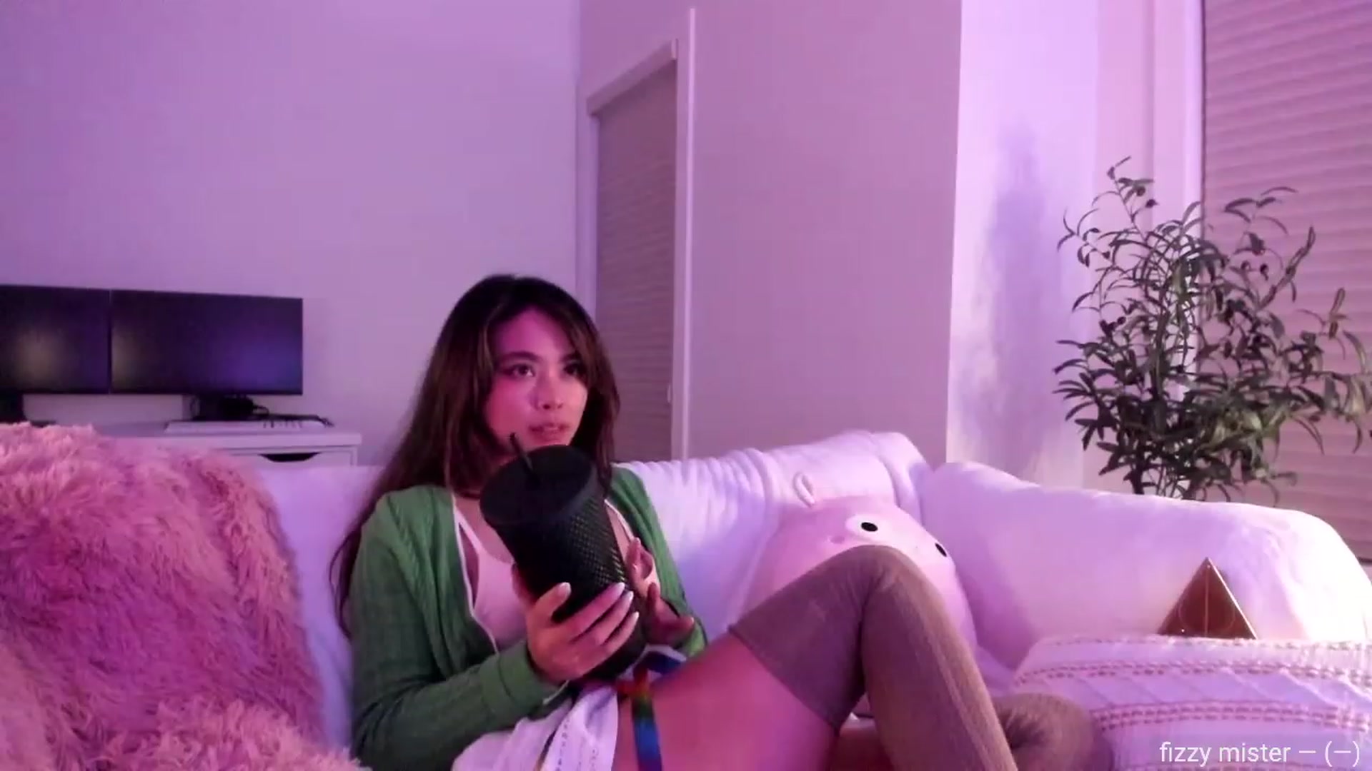 Gallery image thumbnail from Violet_Bau's myfreecams stream on, 07/23/2023, 09:37 image 18 of 20