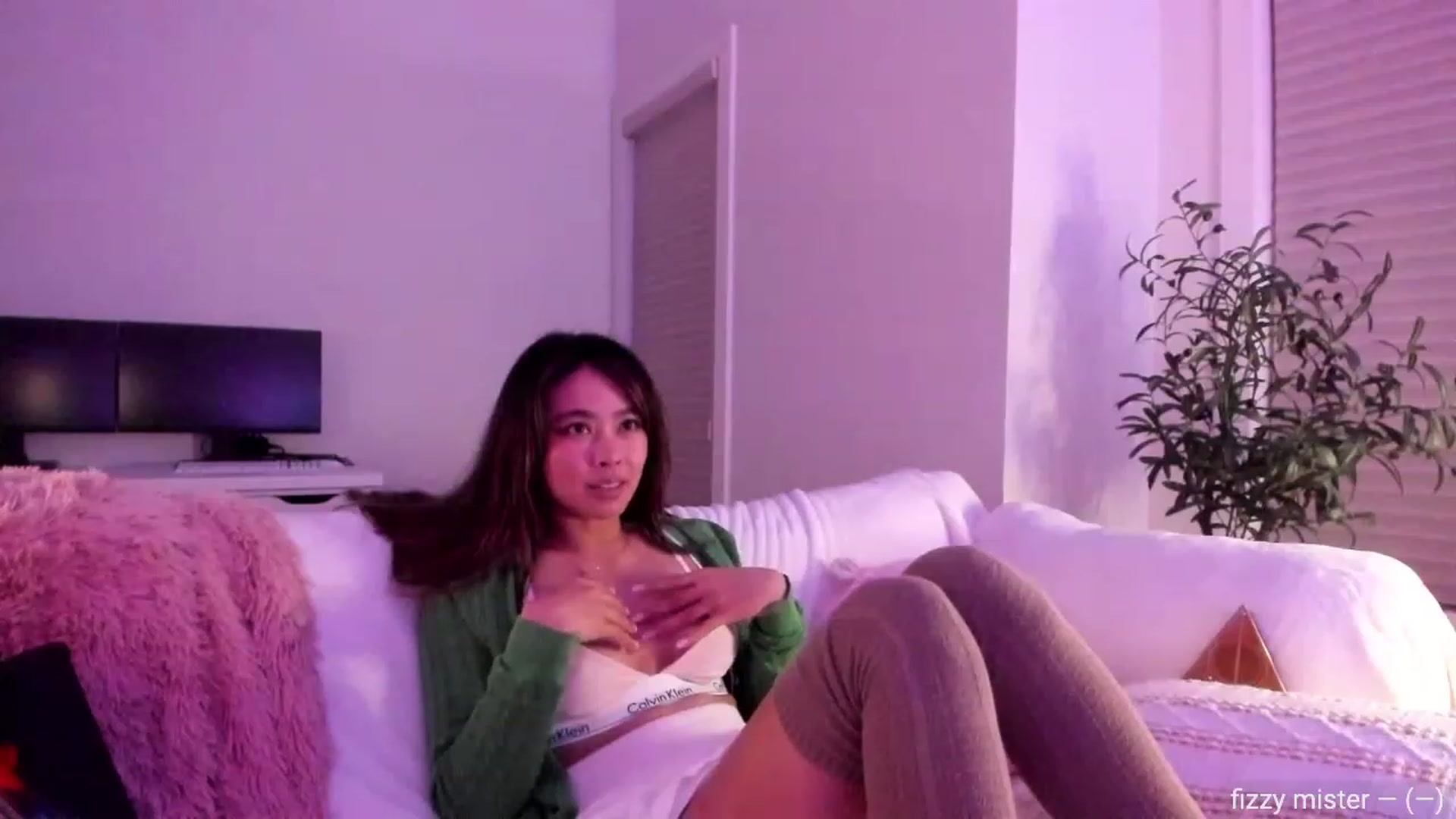 Gallery image thumbnail from Violet_Bau's myfreecams stream on, 07/23/2023, 10:28 image 18 of 20