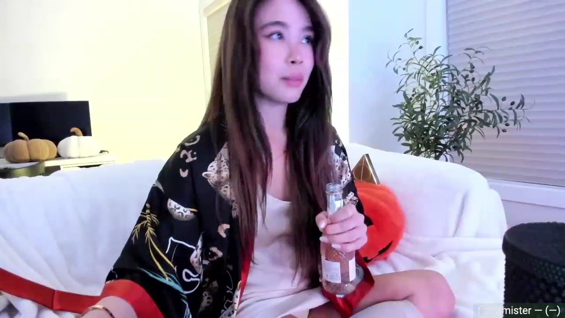 Gallery image thumbnail from Violet_Bau's myfreecams stream on, 08/06/2023, 07:56 image 18 of 20