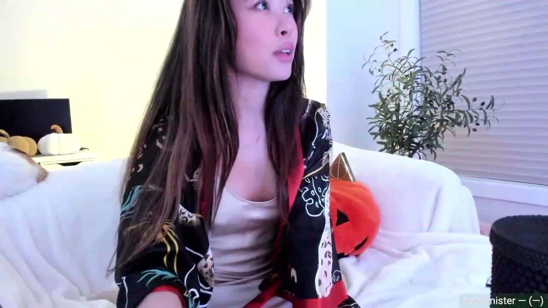 Gallery image thumbnail from Violet_Bau's myfreecams stream on, 08/06/2023, 07:56 image 17 of 20