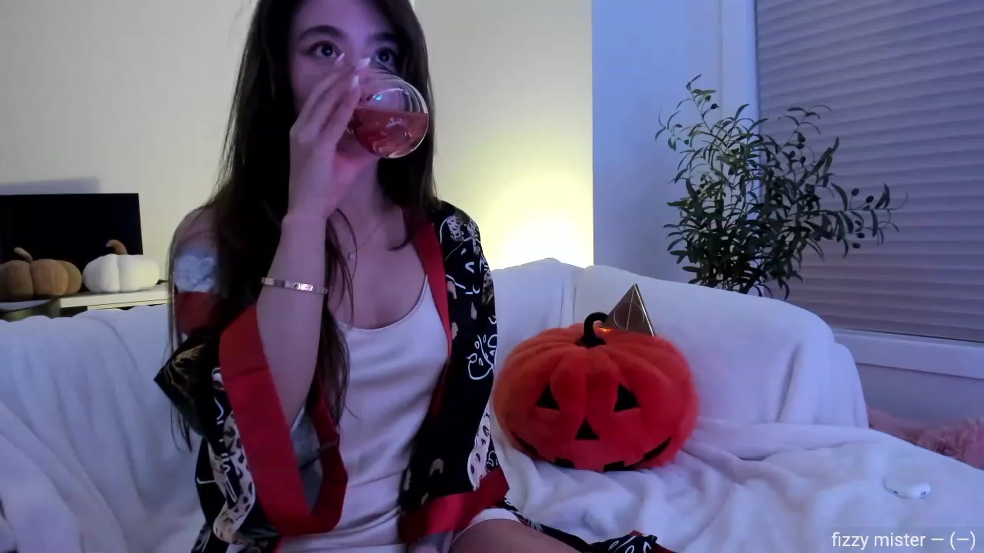 Gallery image thumbnail from Violet_Bau's myfreecams stream on, 08/06/2023, 09:38 image 4 of 20
