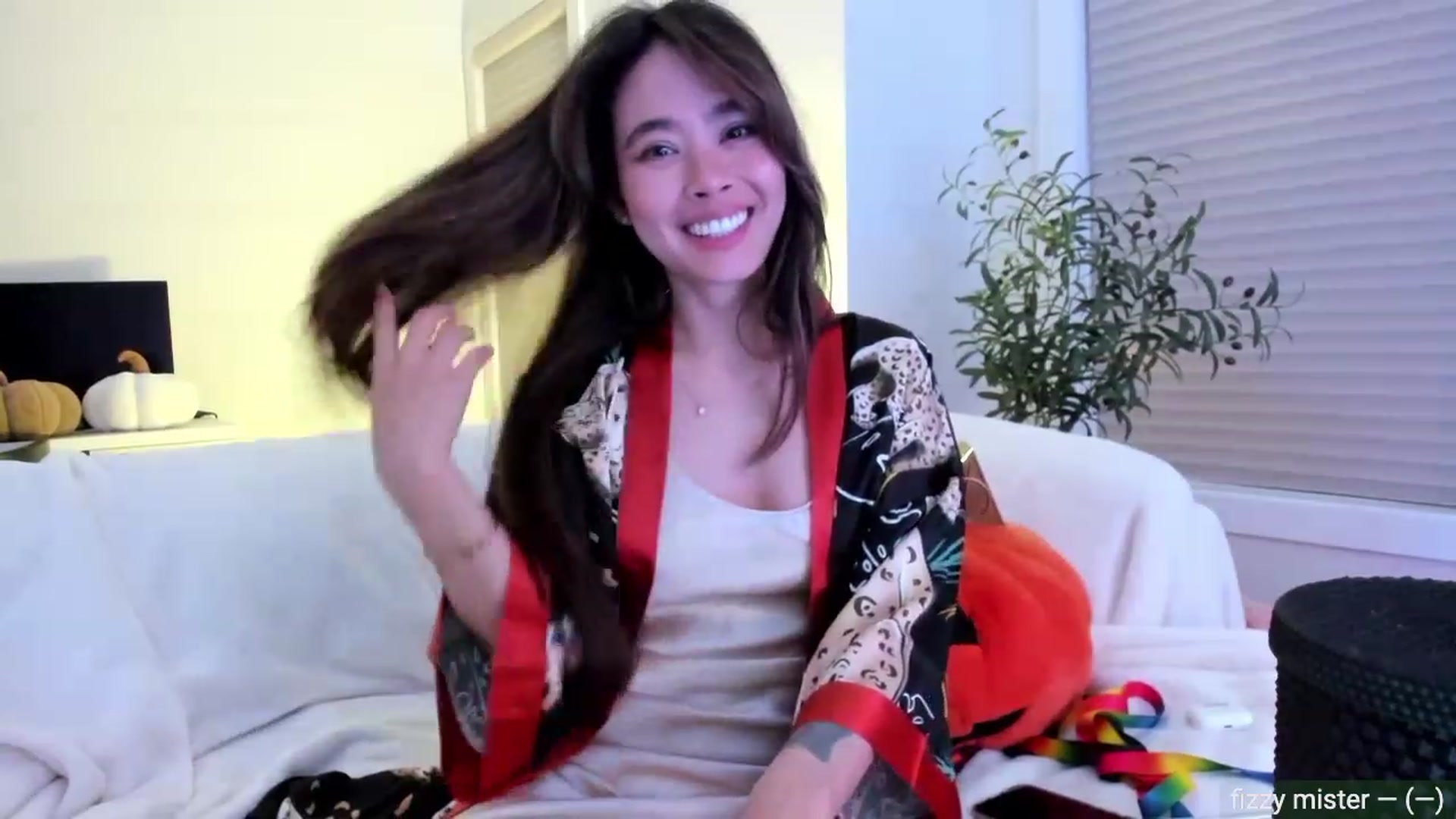 Gallery image thumbnail from Violet_Bau's myfreecams stream on, 08/06/2023, 09:38 image 16 of 20
