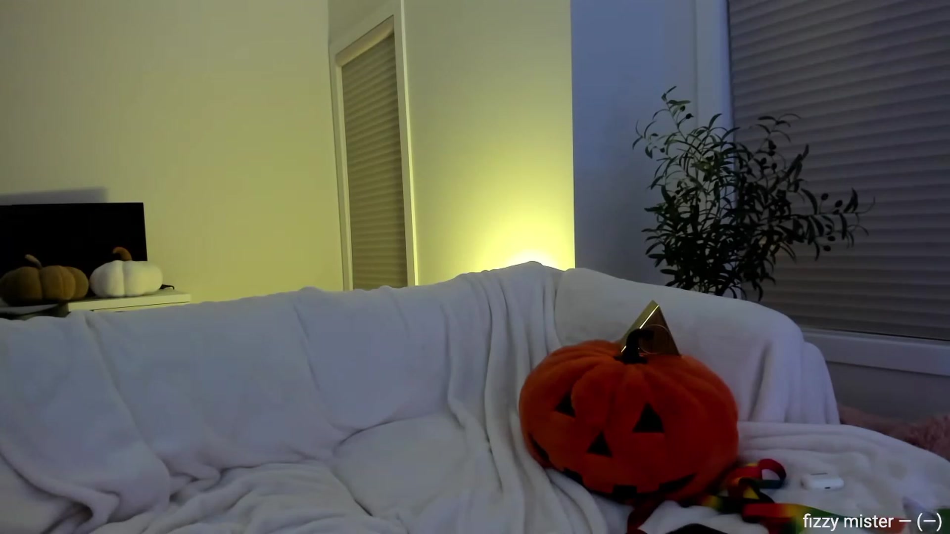 Gallery image thumbnail from Violet_Bau's myfreecams stream on, 08/06/2023, 09:38 image 17 of 20