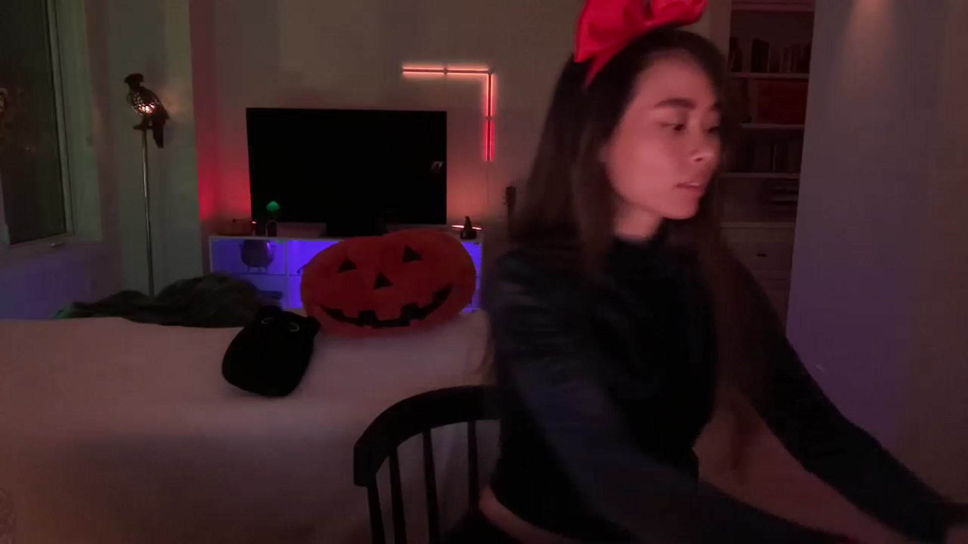 Gallery image thumbnail from Violet_Bau's myfreecams stream on, 10/21/2023, 10:35 image 7 of 20