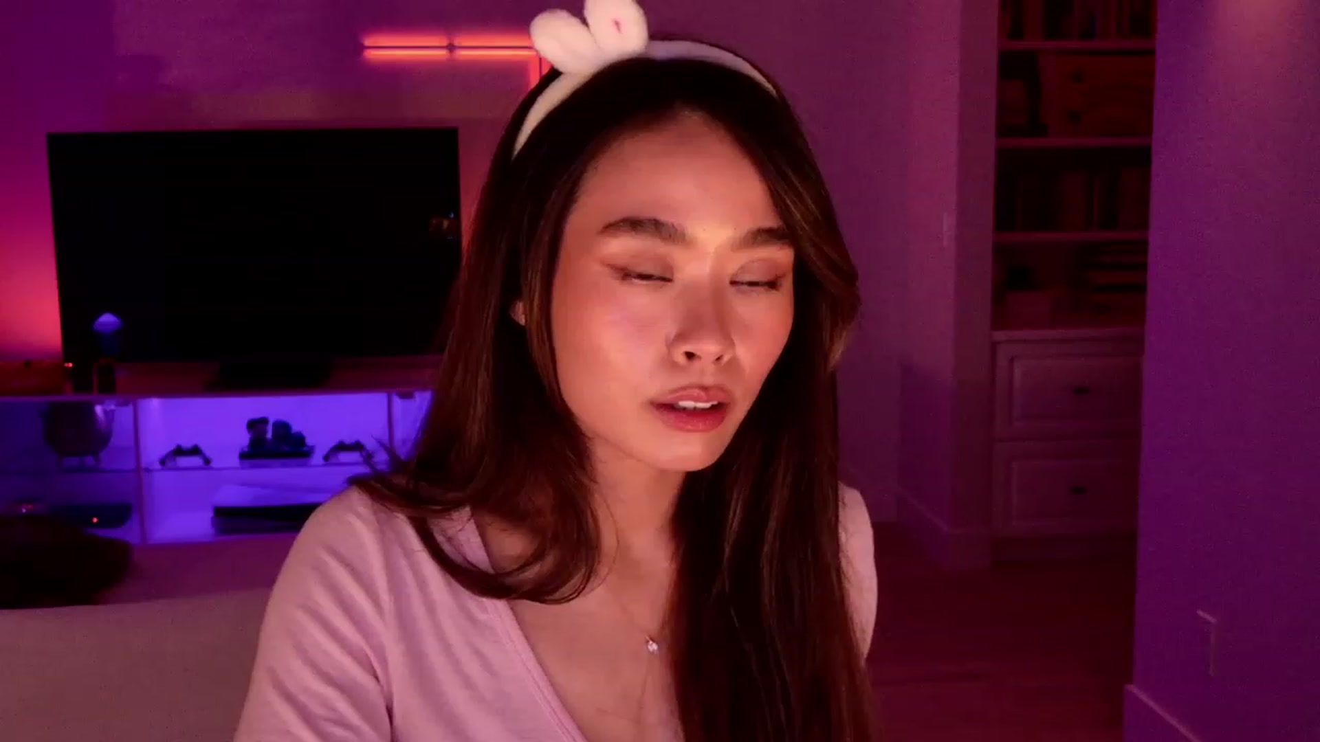 Gallery image thumbnail from Violet_Bau's myfreecams stream on, 10/23/2023, 06:17 image 1 of 20