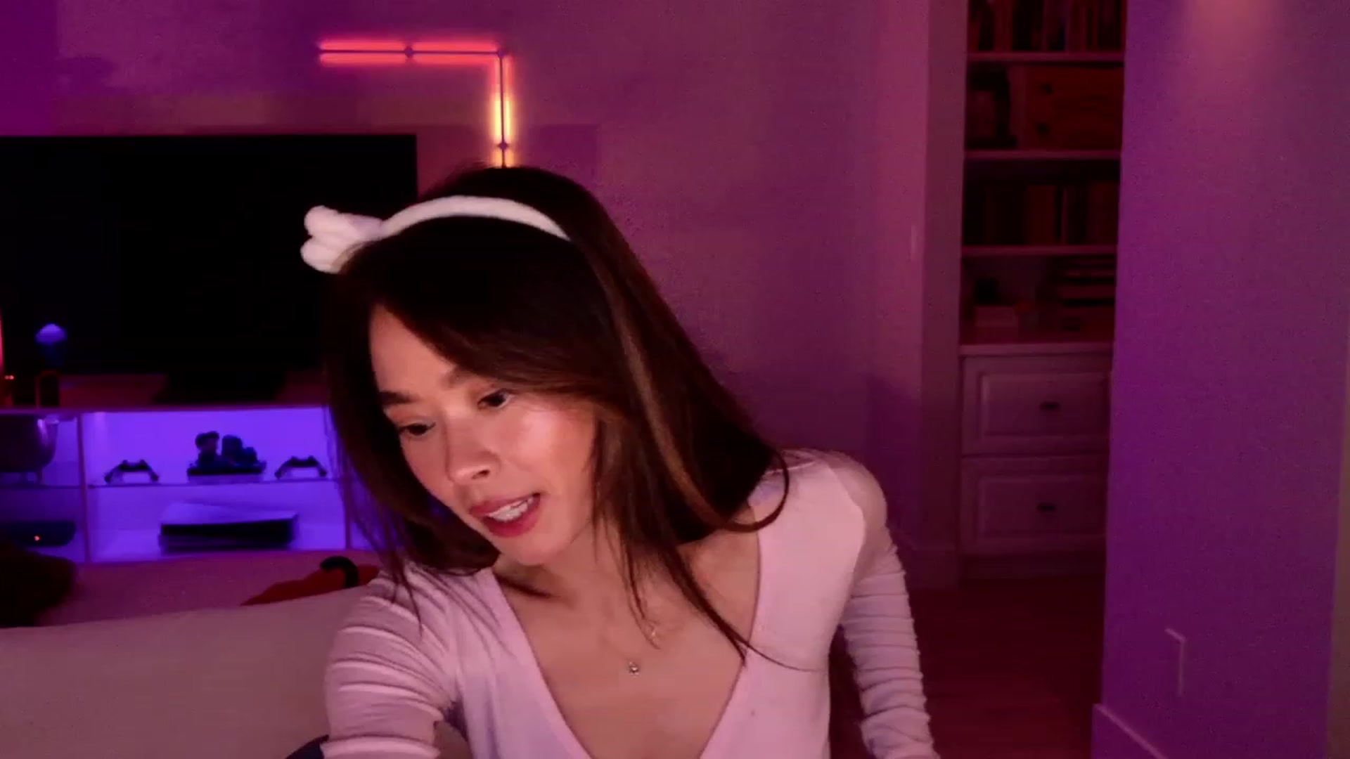 Gallery image thumbnail from Violet_Bau's myfreecams stream on, 10/23/2023, 06:17 image 10 of 20