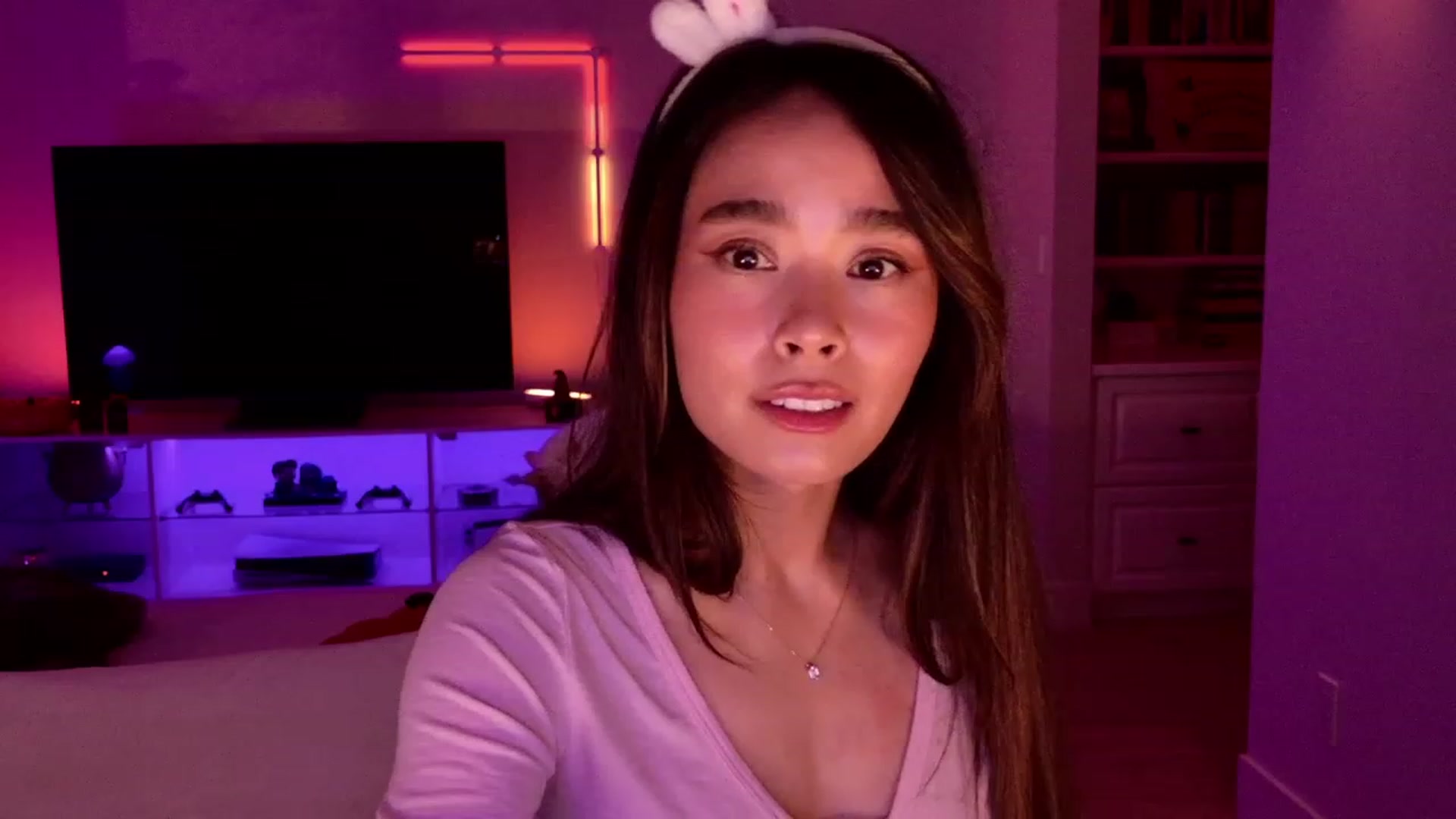 Gallery image thumbnail from Violet_Bau's myfreecams stream on, 10/23/2023, 06:17 image 3 of 20