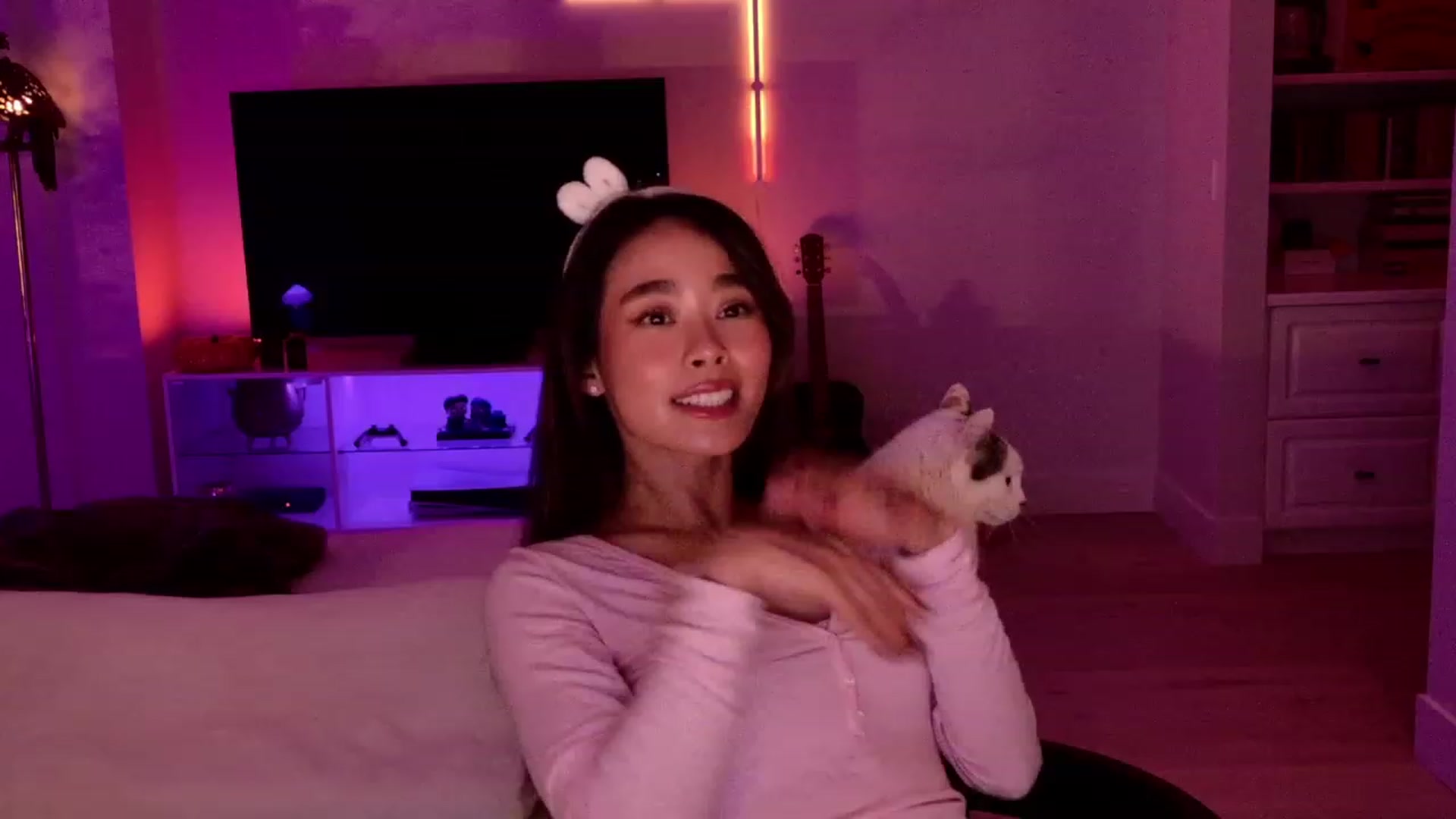 Gallery image thumbnail from Violet_Bau's myfreecams stream on, 10/23/2023, 06:17 image 17 of 20