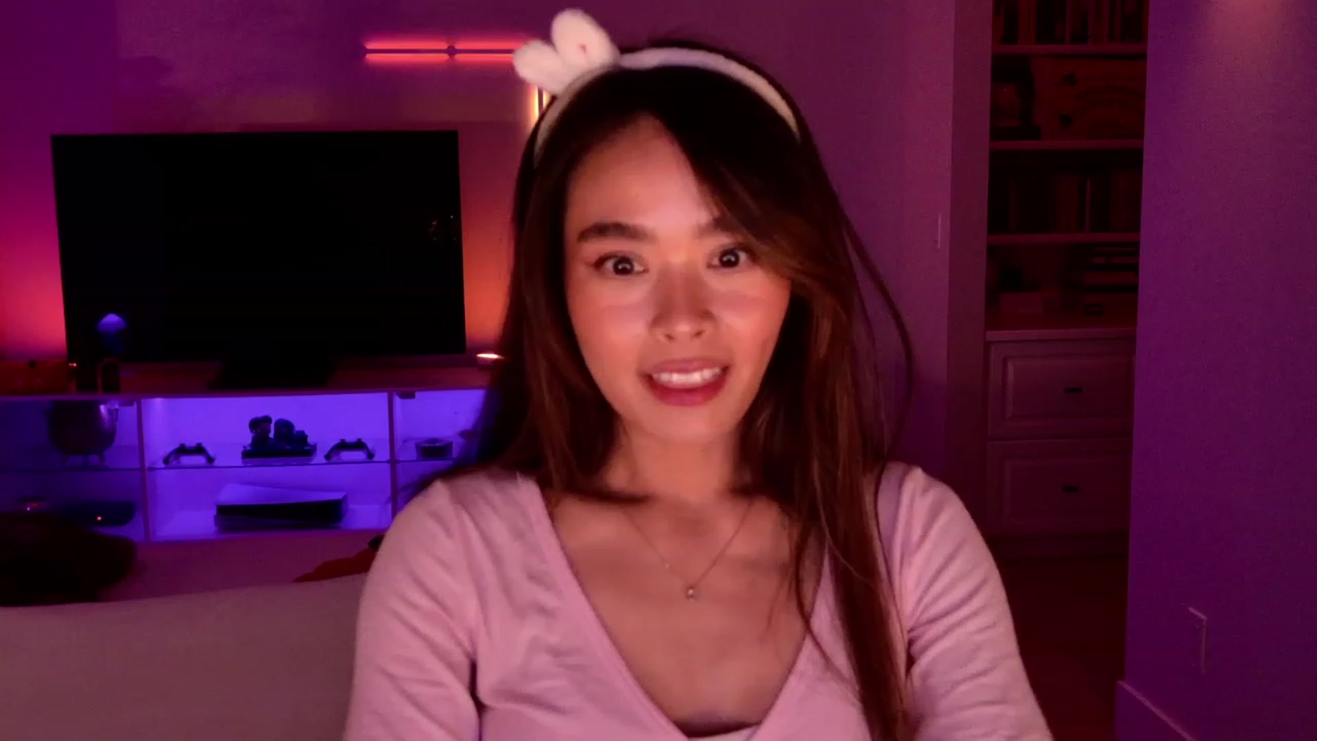 Gallery image thumbnail from Violet_Bau's myfreecams stream on, 10/23/2023, 06:17 image 5 of 20