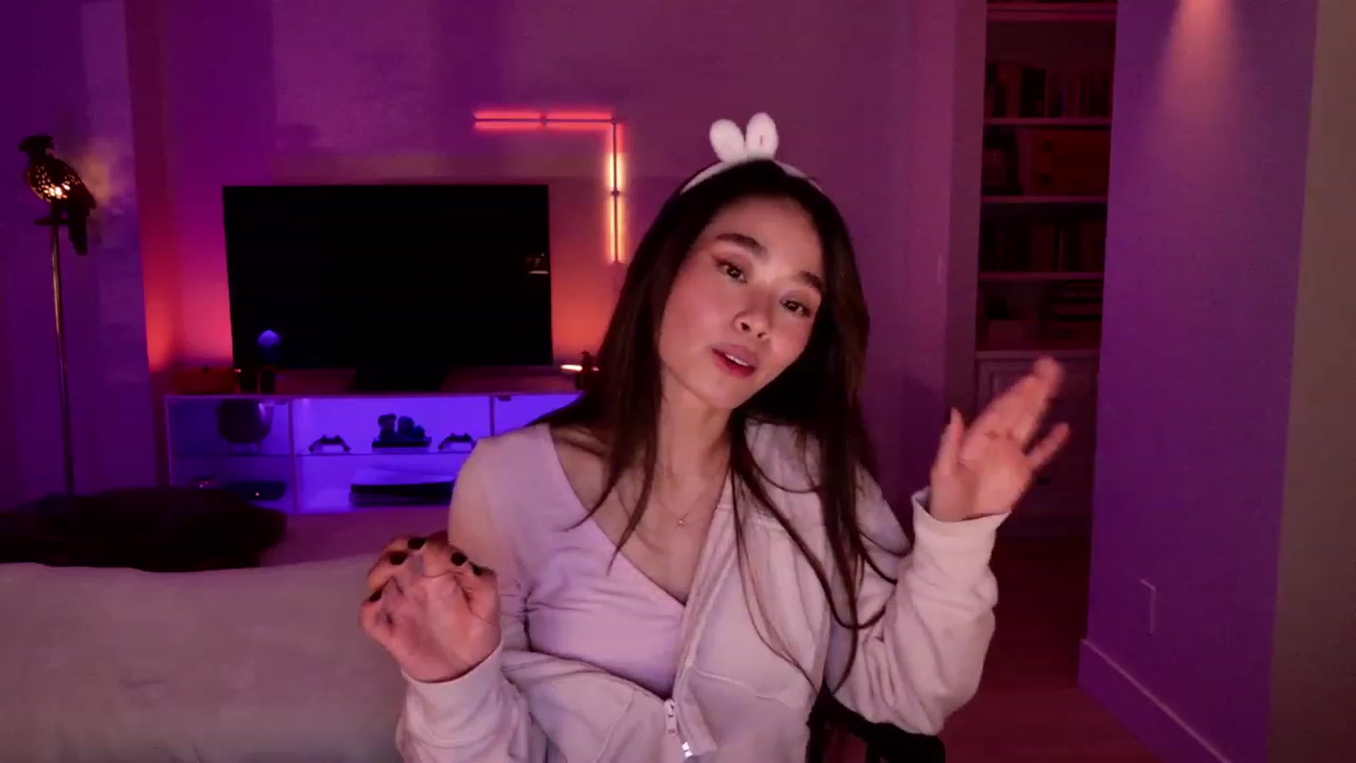 Gallery image thumbnail from Violet_Bau's myfreecams stream on, 10/23/2023, 08:24 image 6 of 20