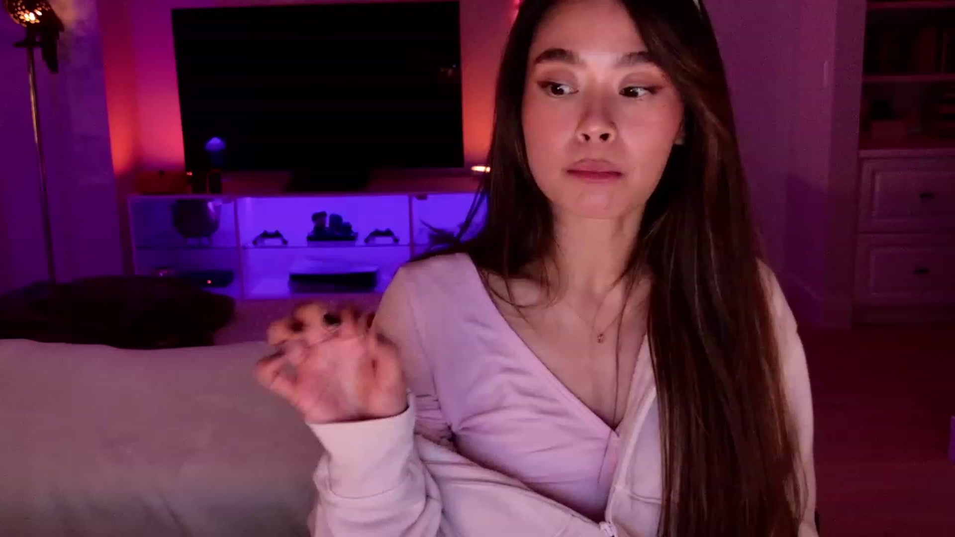 Gallery image thumbnail from Violet_Bau's myfreecams stream on, 10/23/2023, 08:24 image 2 of 20