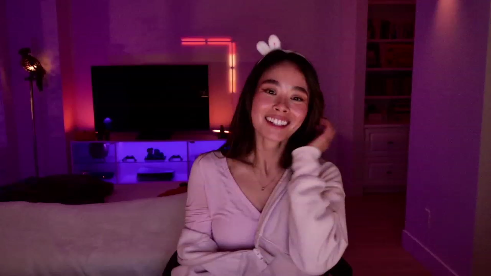 Gallery image thumbnail from Violet_Bau's myfreecams stream on, 10/23/2023, 08:24 image 8 of 20
