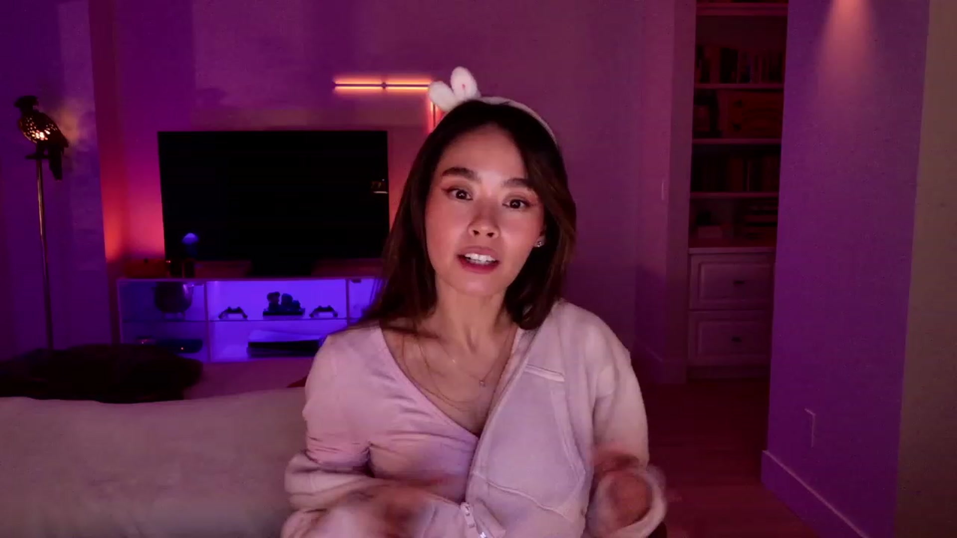 Gallery image thumbnail from Violet_Bau's myfreecams stream on, 10/23/2023, 08:24 image 7 of 20