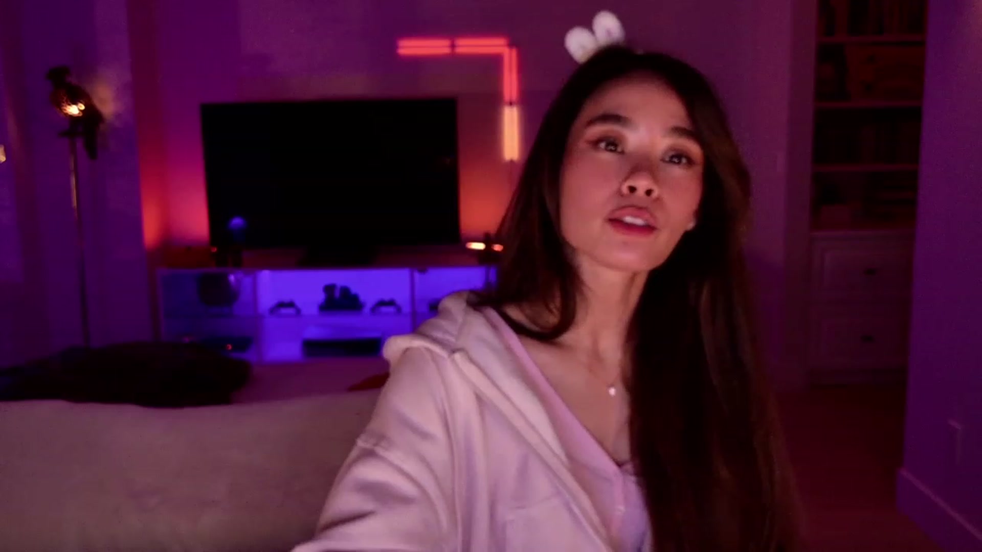 Gallery image thumbnail from Violet_Bau's myfreecams stream on, 10/23/2023, 08:24 image 20 of 20