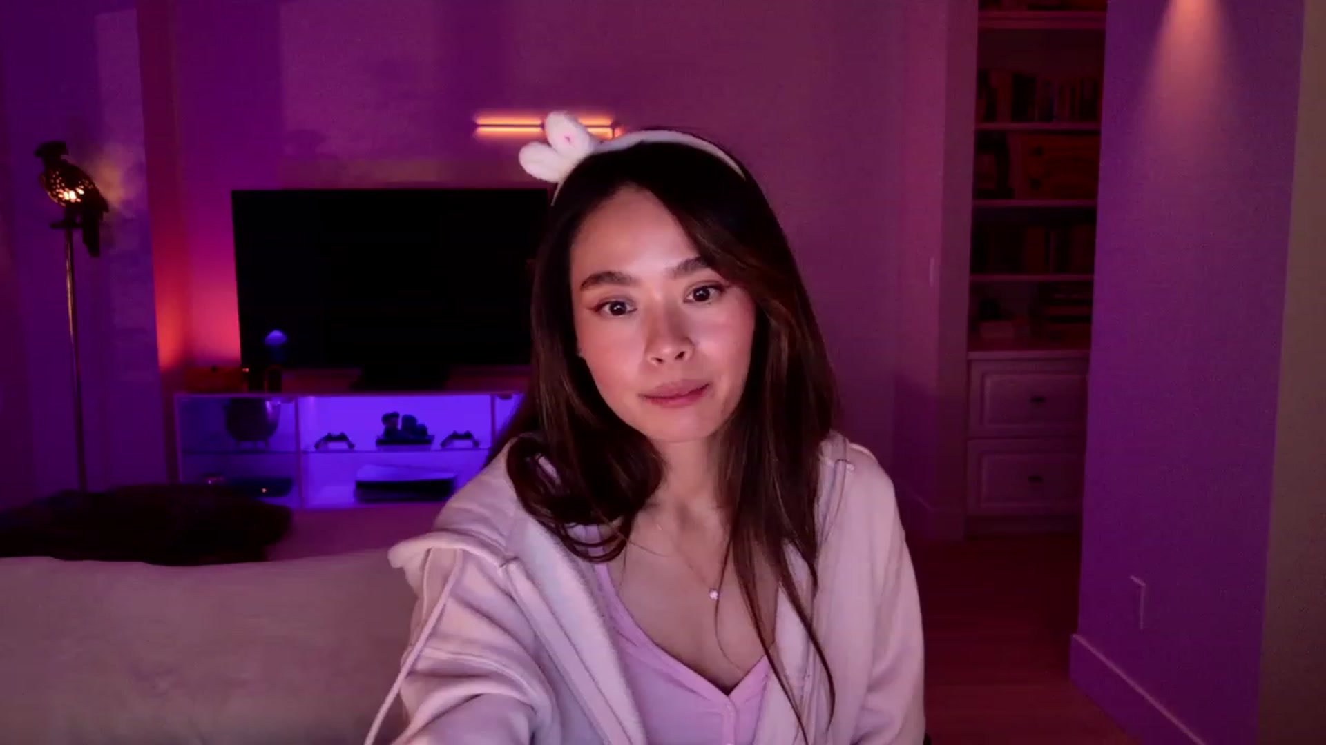 Gallery image thumbnail from Violet_Bau's myfreecams stream on, 10/23/2023, 08:24 image 9 of 20