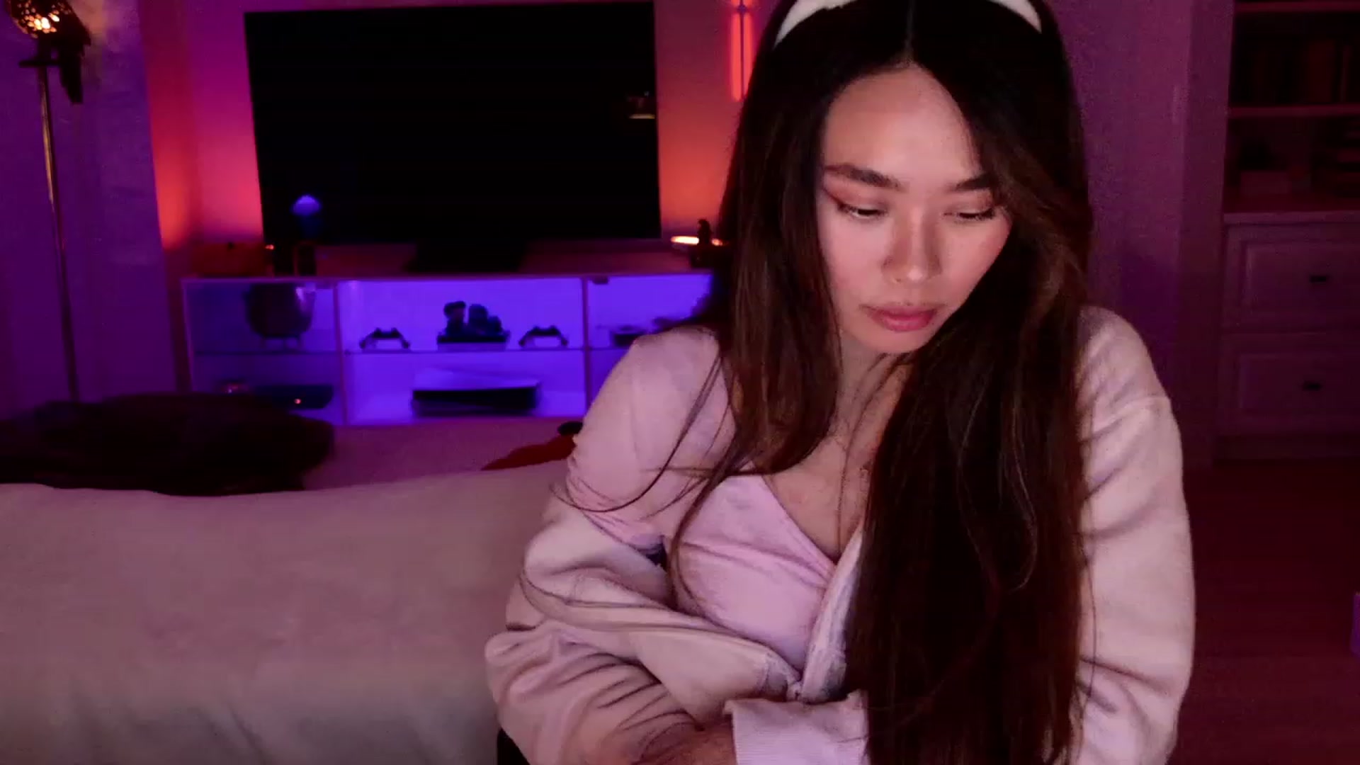 Gallery image thumbnail from Violet_Bau's myfreecams stream on, 10/23/2023, 08:24 image 3 of 20