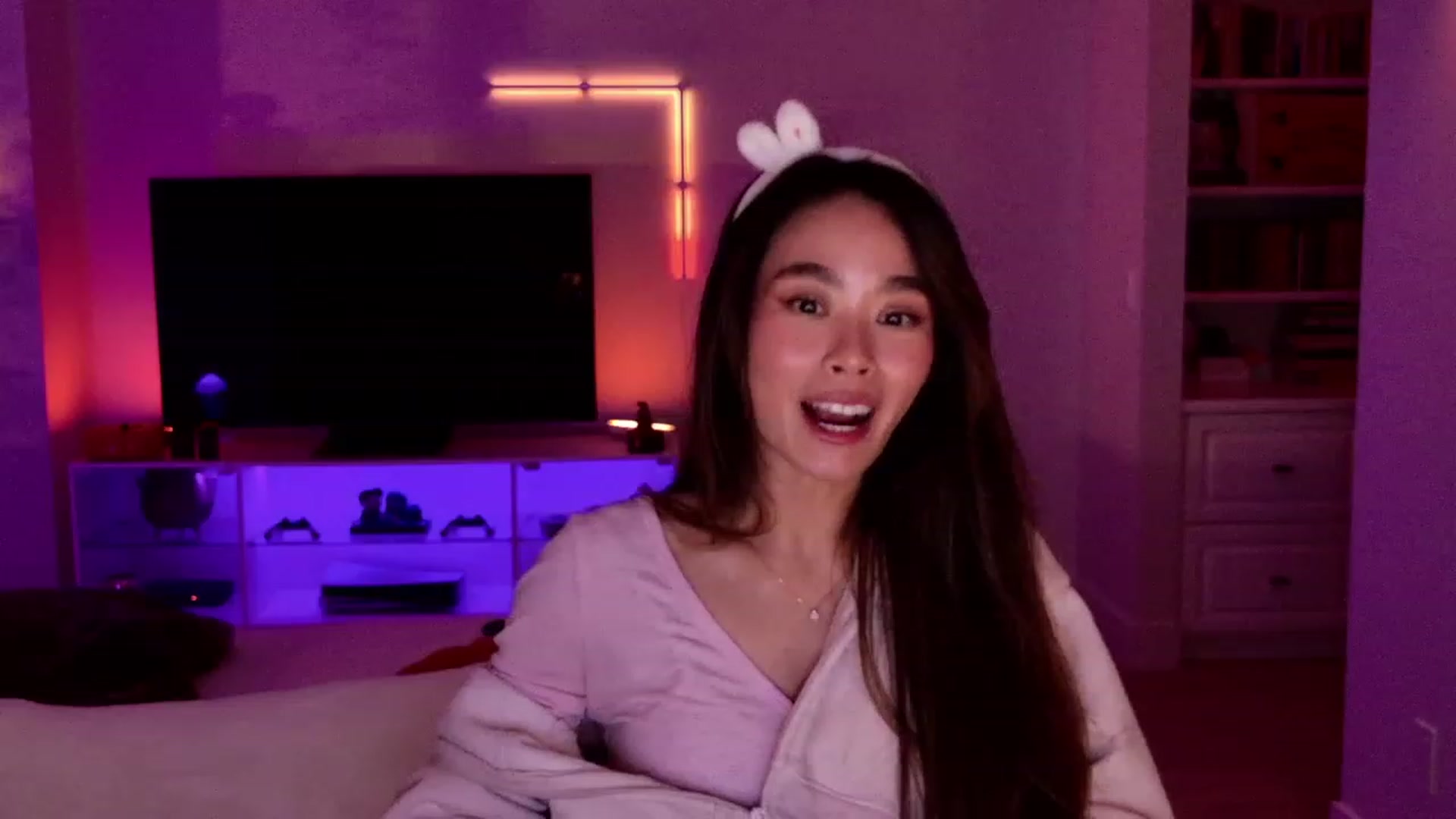 Gallery image thumbnail from Violet_Bau's myfreecams stream on, 10/23/2023, 08:24 image 1 of 20