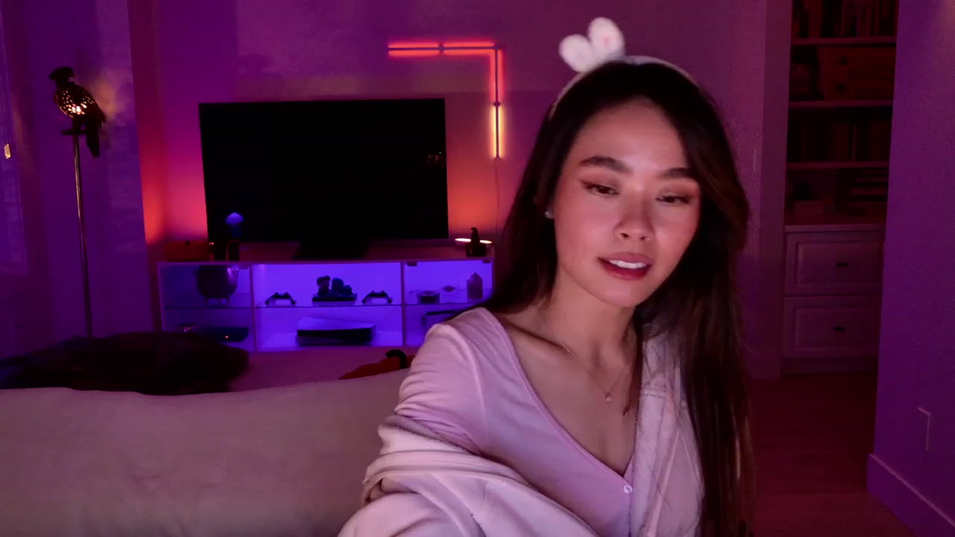 Gallery image thumbnail from Violet_Bau's myfreecams stream on, 10/23/2023, 08:24 image 18 of 20