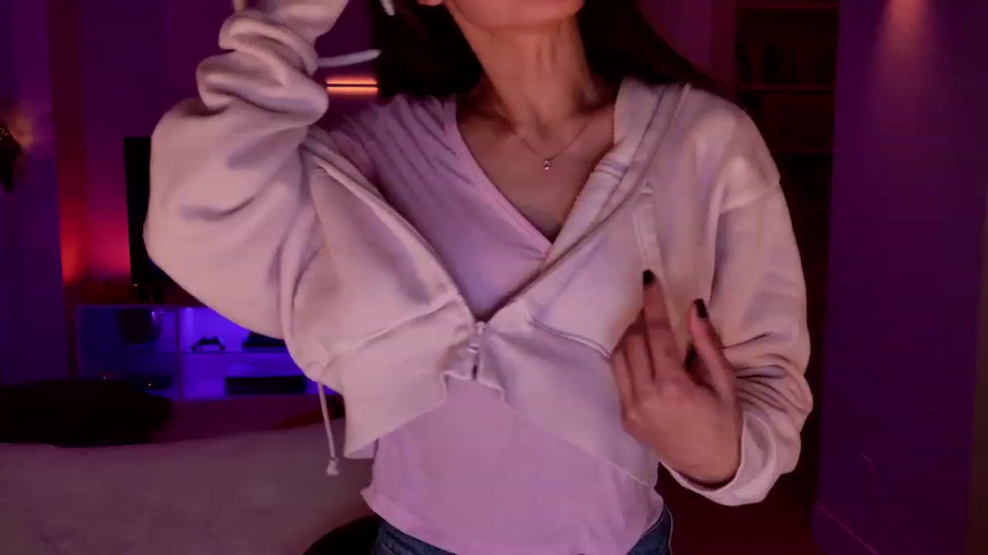 Gallery image thumbnail from Violet_Bau's myfreecams stream on, 10/23/2023, 08:24 image 11 of 20