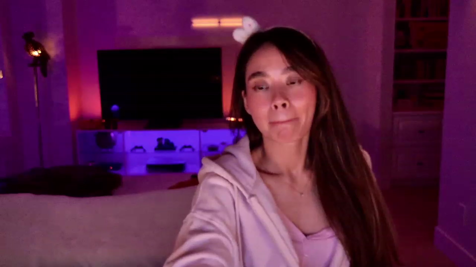 Gallery image thumbnail from Violet_Bau's myfreecams stream on, 10/23/2023, 08:24 image 19 of 20