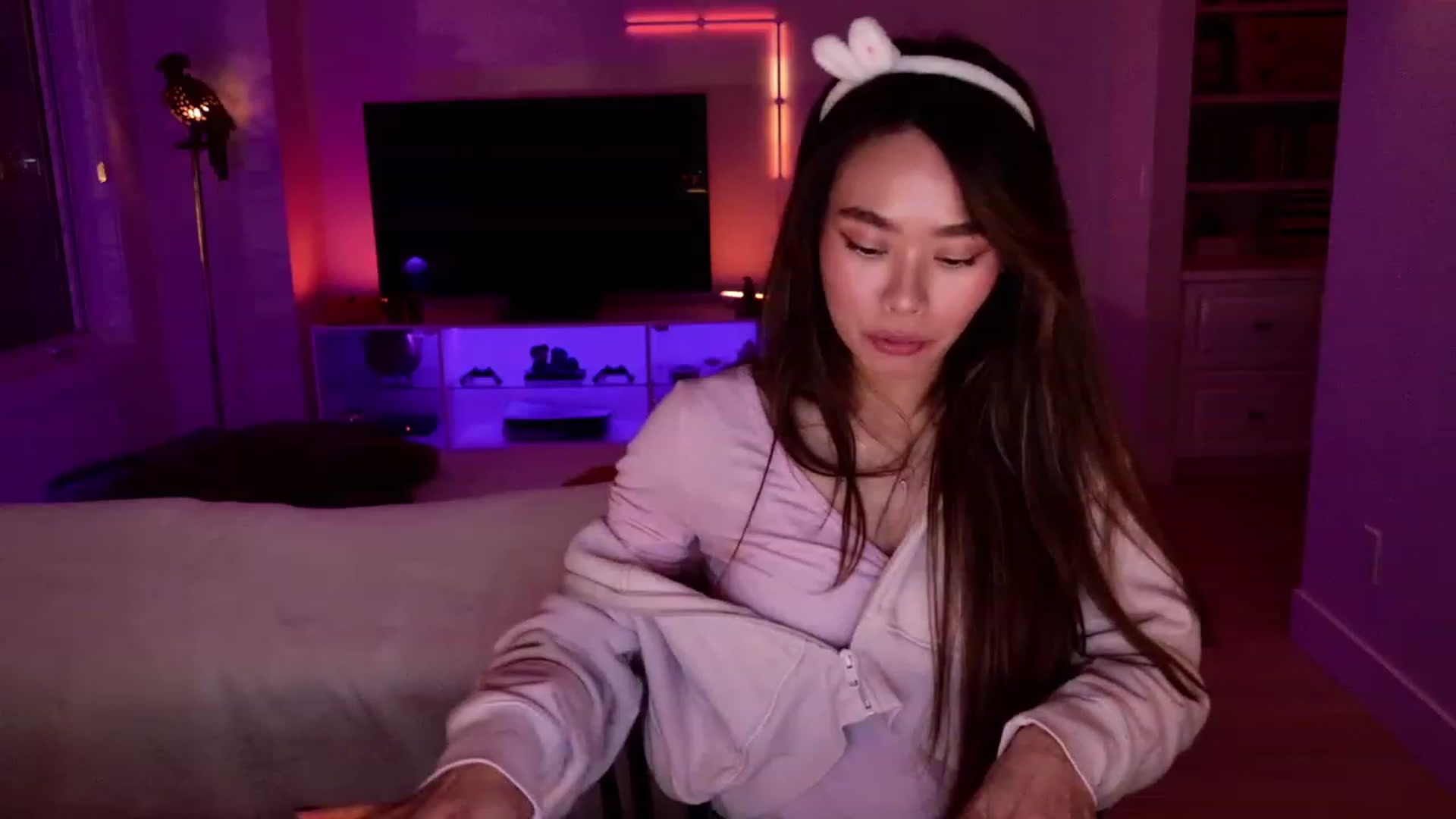 Gallery image thumbnail from Violet_Bau's myfreecams stream on, 10/23/2023, 08:24 image 4 of 20