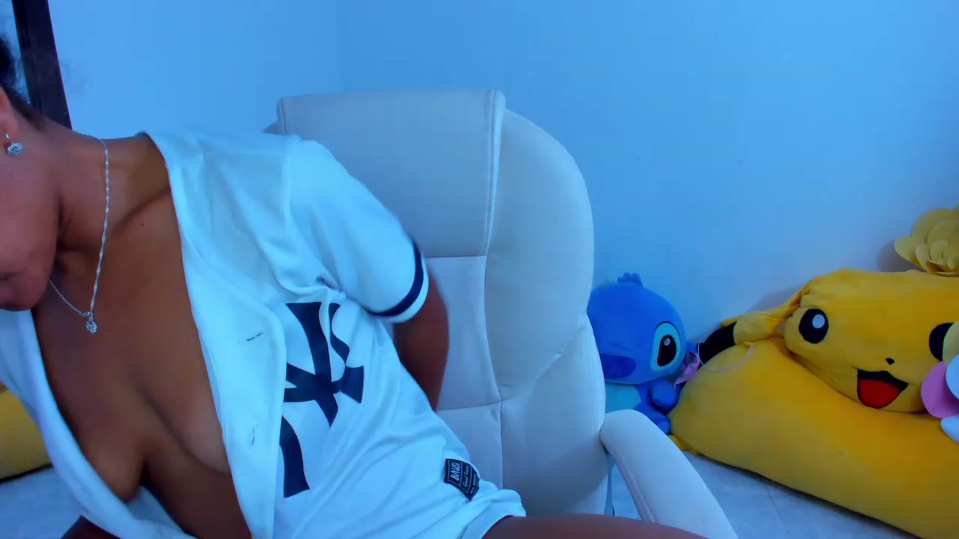 Gallery image thumbnail from Violet_Fit's myfreecams stream on, 11/23/2022, 05:28 image 15 of 20