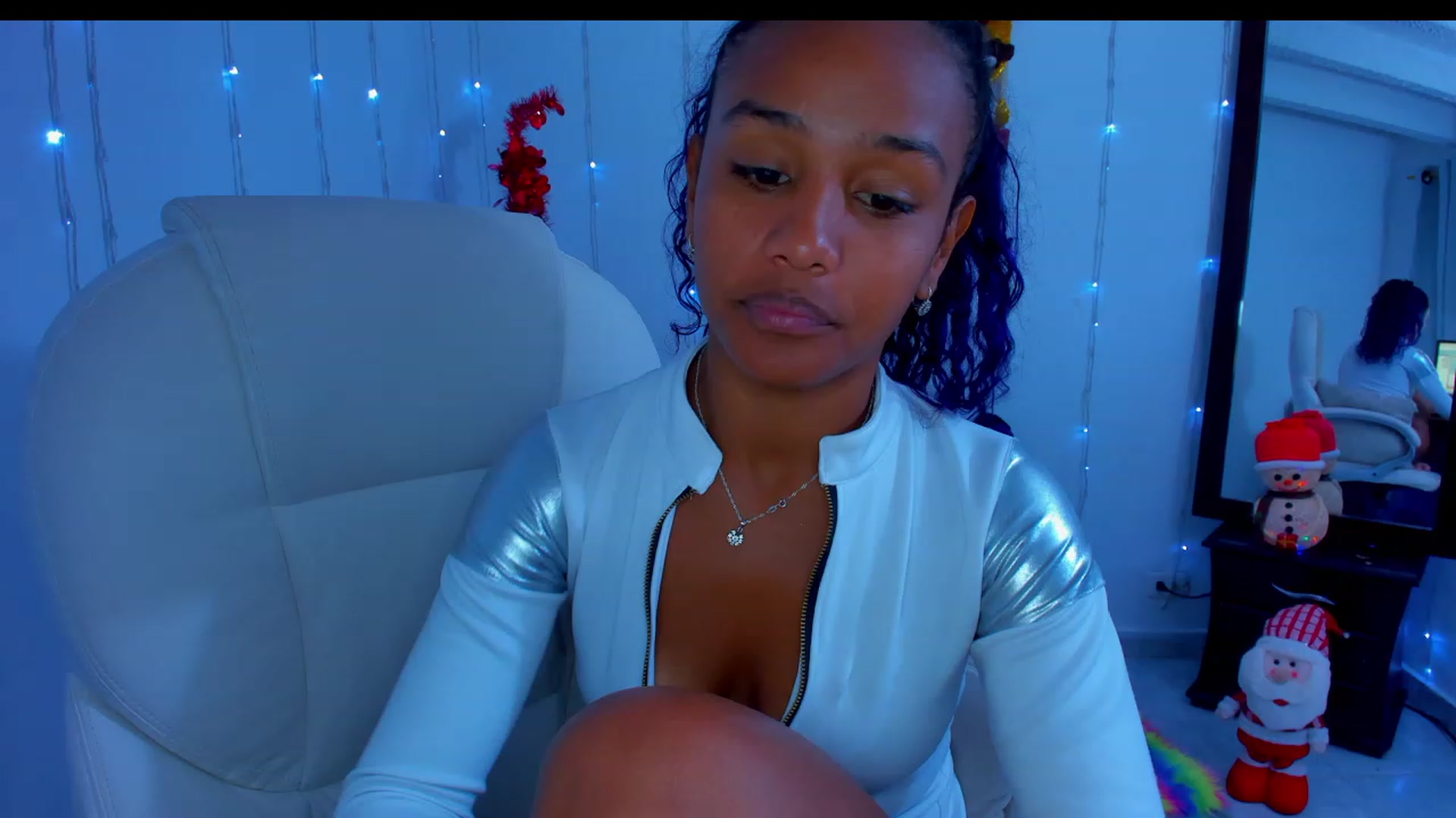 Gallery image thumbnail from Violet_Fit's myfreecams stream on, 12/01/2022, 13:00 image 19 of 20