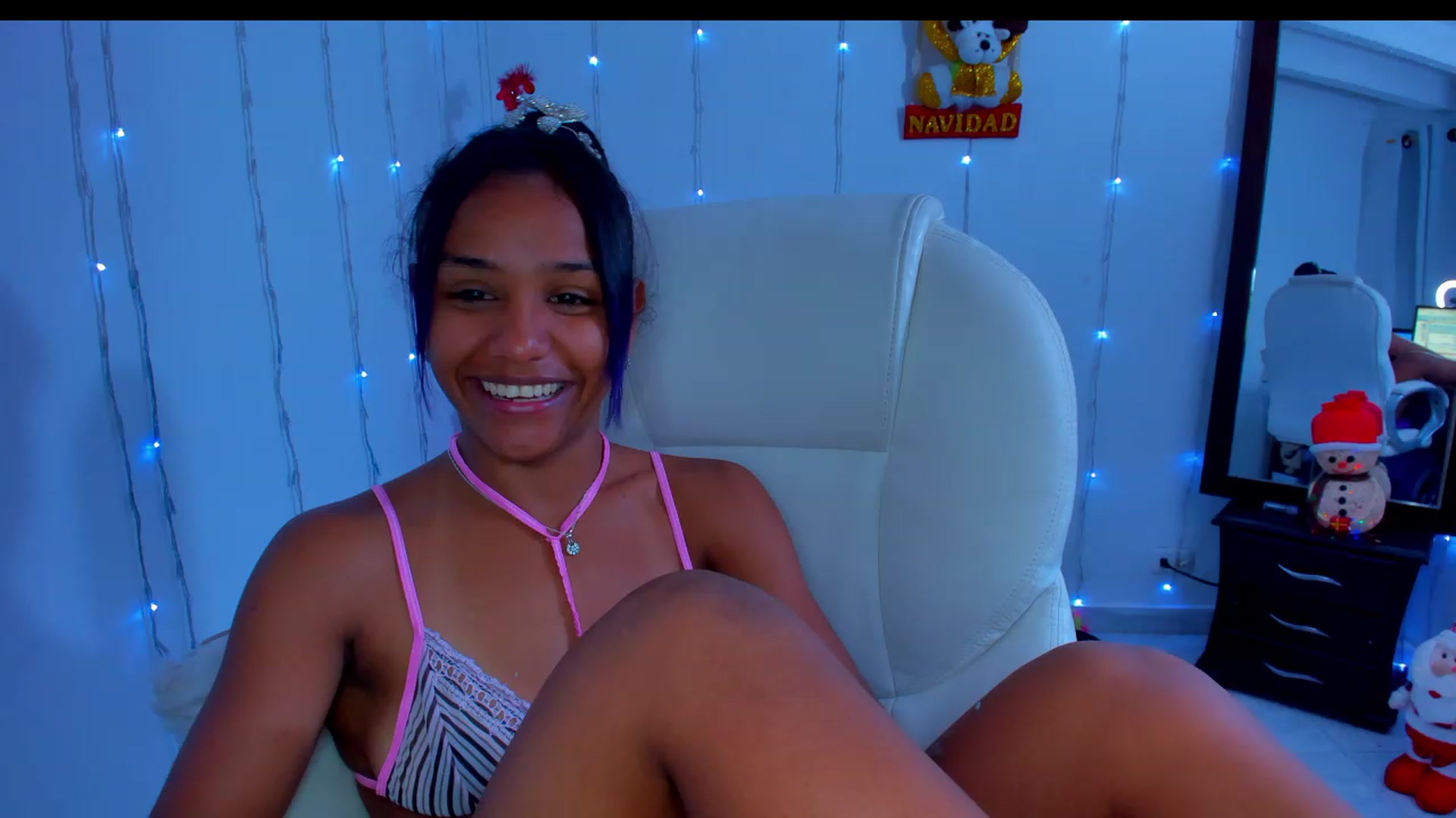 Gallery image thumbnail from Violet_Fit's myfreecams stream on, 12/04/2022, 13:19 image 13 of 20