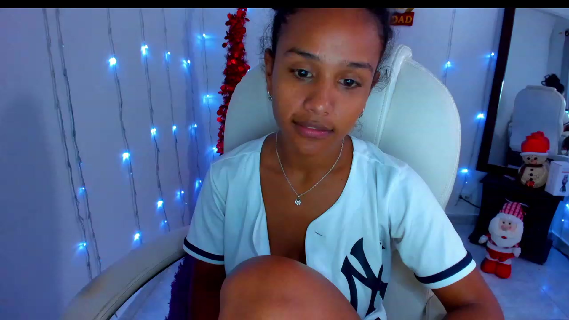 Gallery image thumbnail from Violet_Fit's myfreecams stream on, 12/10/2022, 14:36 image 17 of 20