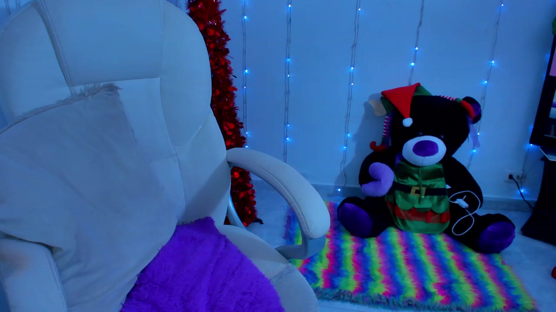 Gallery image thumbnail from Violet_Fit's myfreecams stream on, 12/30/2022, 14:31 image 5 of 20