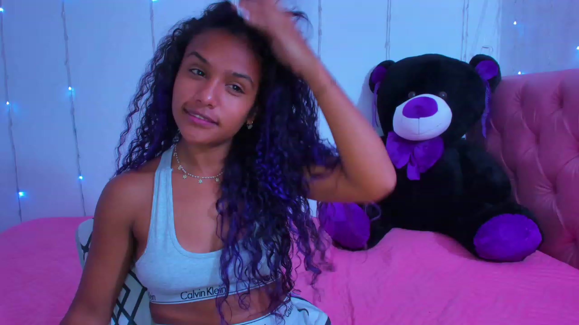 Gallery image thumbnail from Violet_Fit's myfreecams stream on, 01/17/2023, 15:04 image 3 of 20