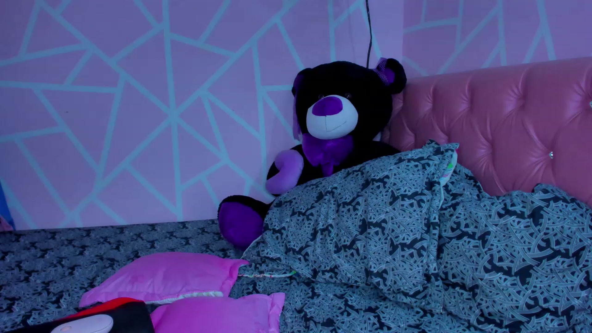 Gallery image thumbnail from Violet_Fit's myfreecams stream on, 04/17/2023, 14:43 image 16 of 20