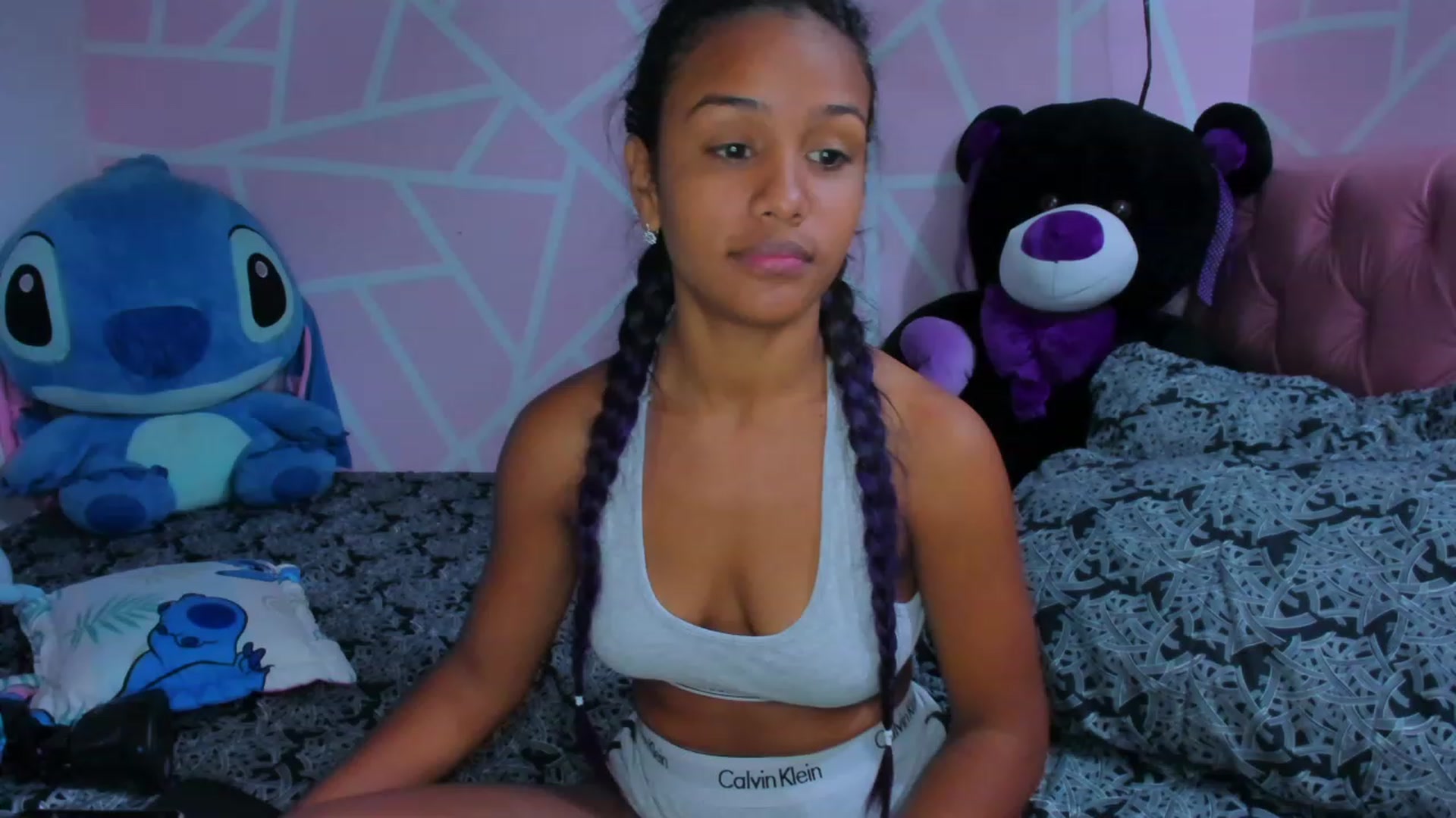 Gallery image thumbnail from Violet_Fit's myfreecams stream on, 04/21/2023, 14:21 image 12 of 20