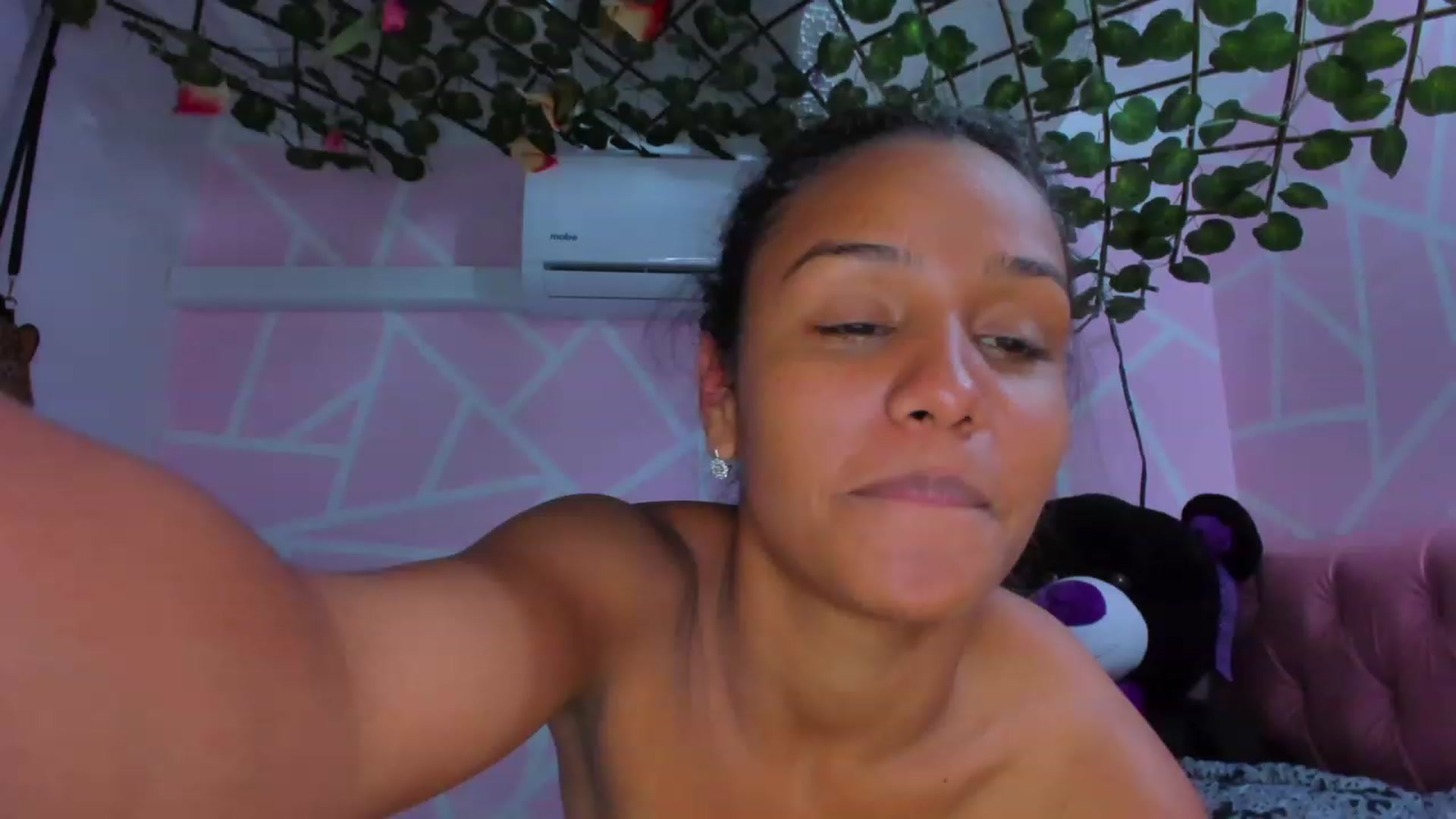 Gallery image thumbnail from Violet_Fit's myfreecams stream on, 04/21/2023, 16:24 image 10 of 20