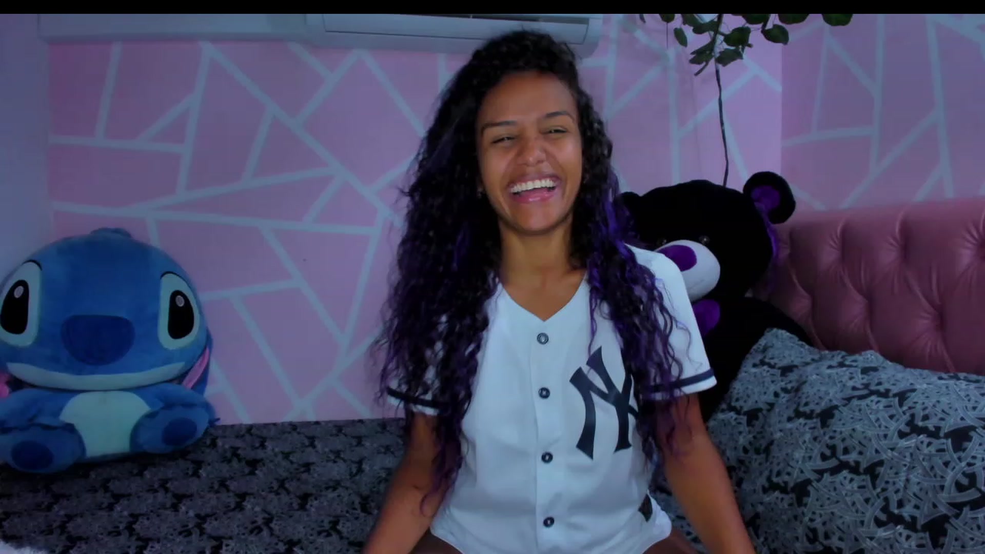 Gallery image thumbnail from Violet_Fit's myfreecams stream on, 04/27/2023, 13:45 image 3 of 20