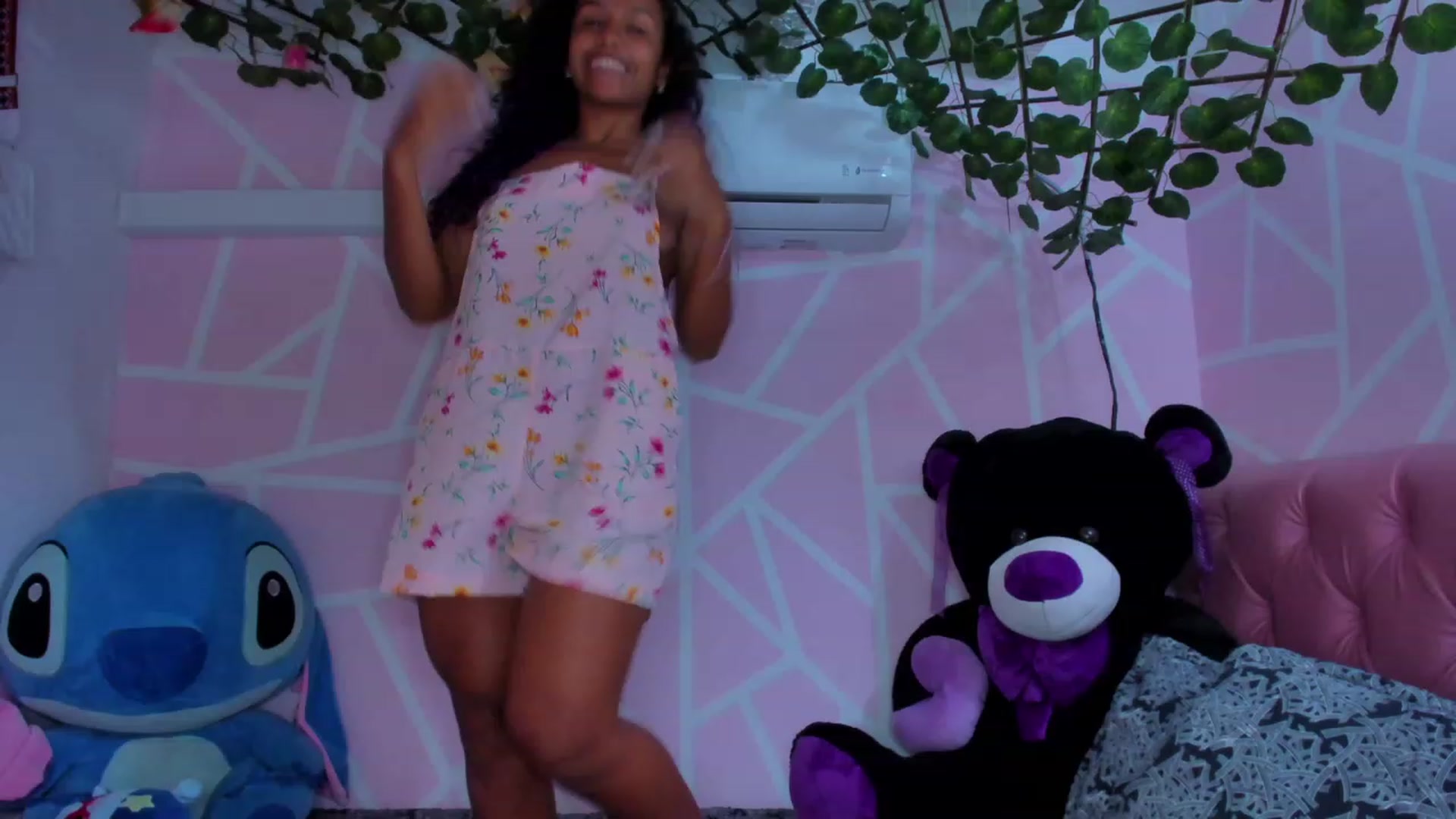 Gallery image thumbnail from Violet_Fit's myfreecams stream on, 04/28/2023, 14:26 image 14 of 20